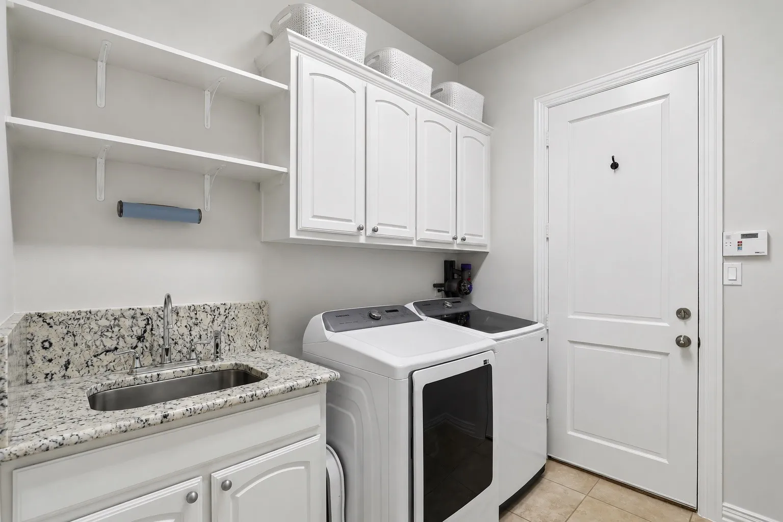 Single Family Residence For Sale in Rockwall County , 812 White Buffalo Lane, Heath, Texas 75032, 4 Bedroom, 5 Bathroom, 3 Garage spaces, 4,012 Sqft, built in 2000, mls#21383665, Real Estate Agent in Heath, Homes For Sale in Rockwall county, Homes For Sale in Heath, Realtor in Heath Texas, Real Estate Brokerage Independent Realty Texas, Luminita Cordes Realtor