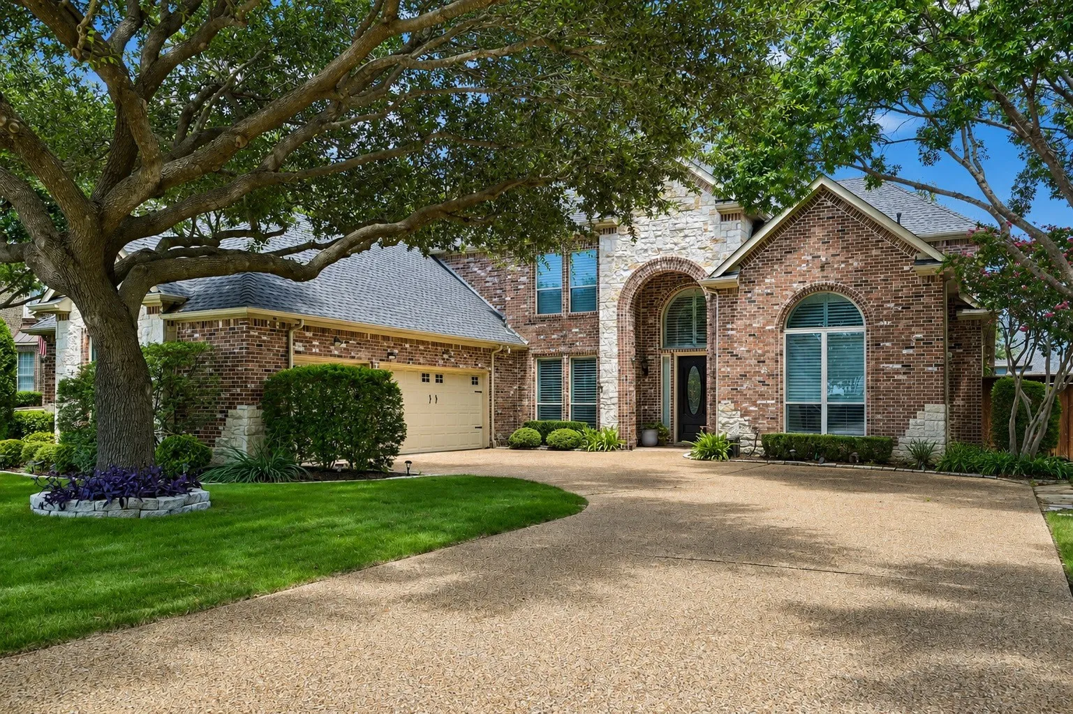 Single Family Residence For Sale in Rockwall County , 812 White Buffalo Lane, Heath, Texas 75032, 4 Bedroom, 5 Bathroom, 3 Garage spaces, 4,012 Sqft, built in 2000, mls#21383665, Real Estate Agent in Heath, Homes For Sale in Rockwall county, Homes For Sale in Heath, Realtor in Heath Texas, Real Estate Brokerage Independent Realty Texas, Luminita Cordes Realtor