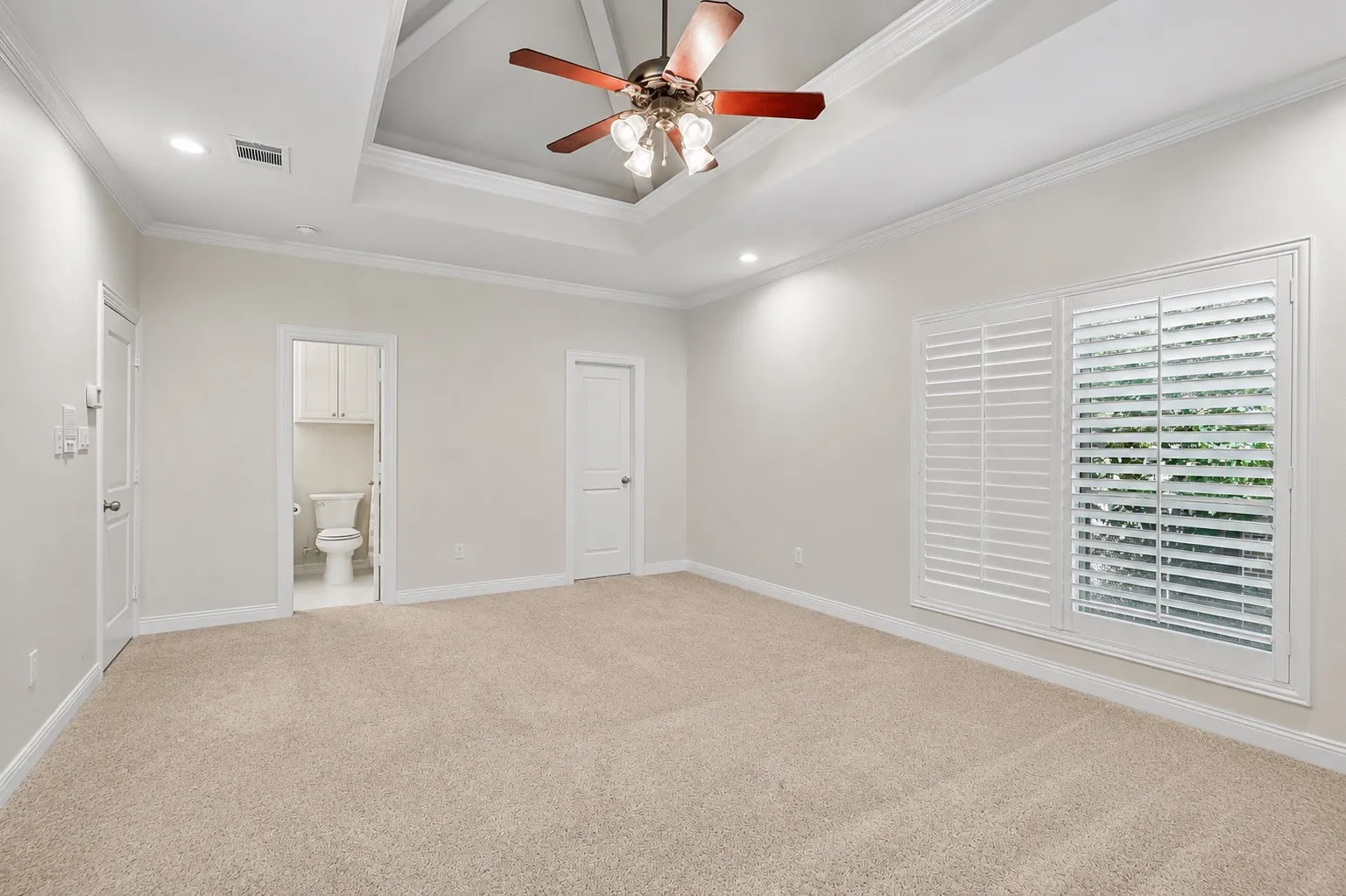 Single Family Residence For Sale in Rockwall County , 812 White Buffalo Lane, Heath, Texas 75032, 4 Bedroom, 5 Bathroom, 3 Garage spaces, 4,012 Sqft, built in 2000, mls#21383665, Real Estate Agent in Heath, Homes For Sale in Rockwall county, Homes For Sale in Heath, Realtor in Heath Texas, Real Estate Brokerage Independent Realty Texas, Luminita Cordes Realtor
