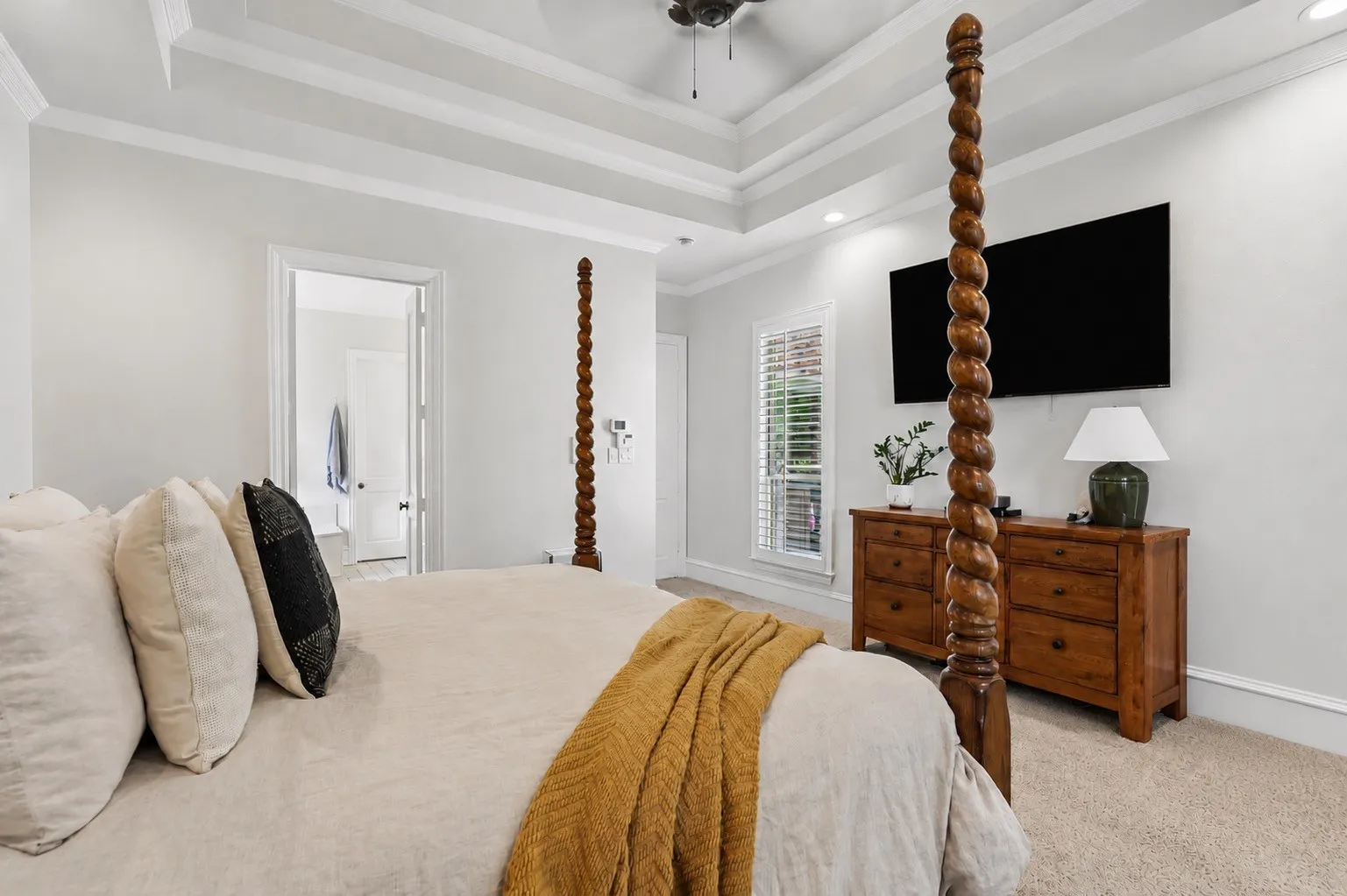Single Family Residence For Sale in Rockwall County , 812 White Buffalo Lane, Heath, Texas 75032, 4 Bedroom, 5 Bathroom, 3 Garage spaces, 4,012 Sqft, built in 2000, mls#21383665, Real Estate Agent in Heath, Homes For Sale in Rockwall county, Homes For Sale in Heath, Realtor in Heath Texas, Real Estate Brokerage Independent Realty Texas, Luminita Cordes Realtor