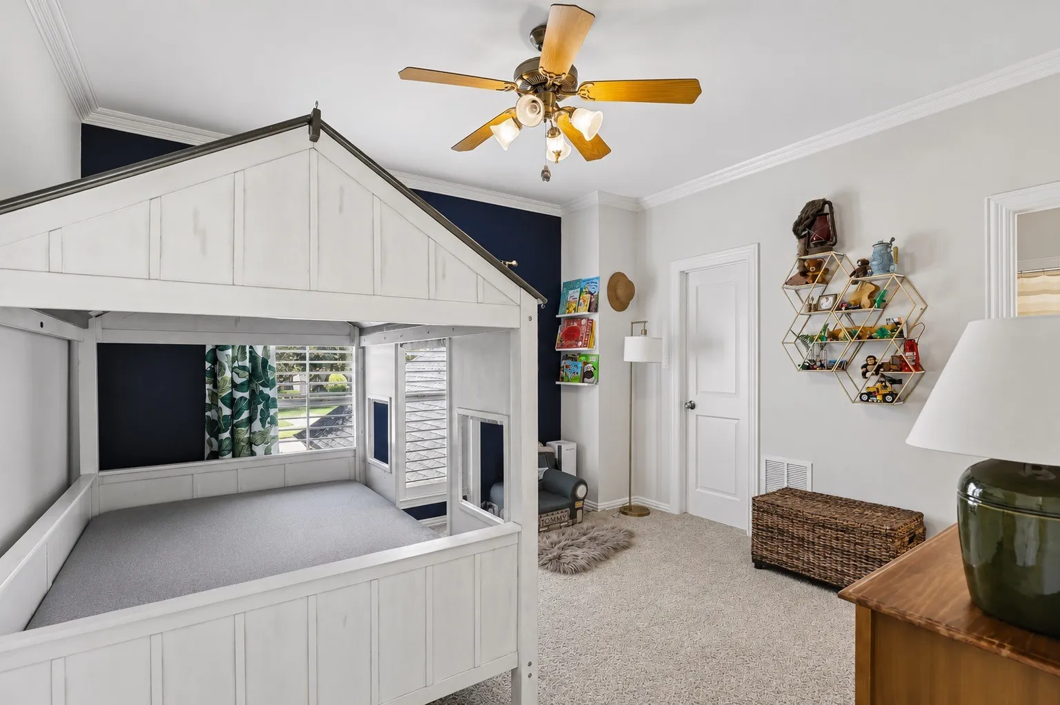 Single Family Residence For Sale in Rockwall County , 812 White Buffalo Lane, Heath, Texas 75032, 4 Bedroom, 5 Bathroom, 3 Garage spaces, 4,012 Sqft, built in 2000, mls#21383665, Real Estate Agent in Heath, Homes For Sale in Rockwall county, Homes For Sale in Heath, Realtor in Heath Texas, Real Estate Brokerage Independent Realty Texas, Luminita Cordes Realtor