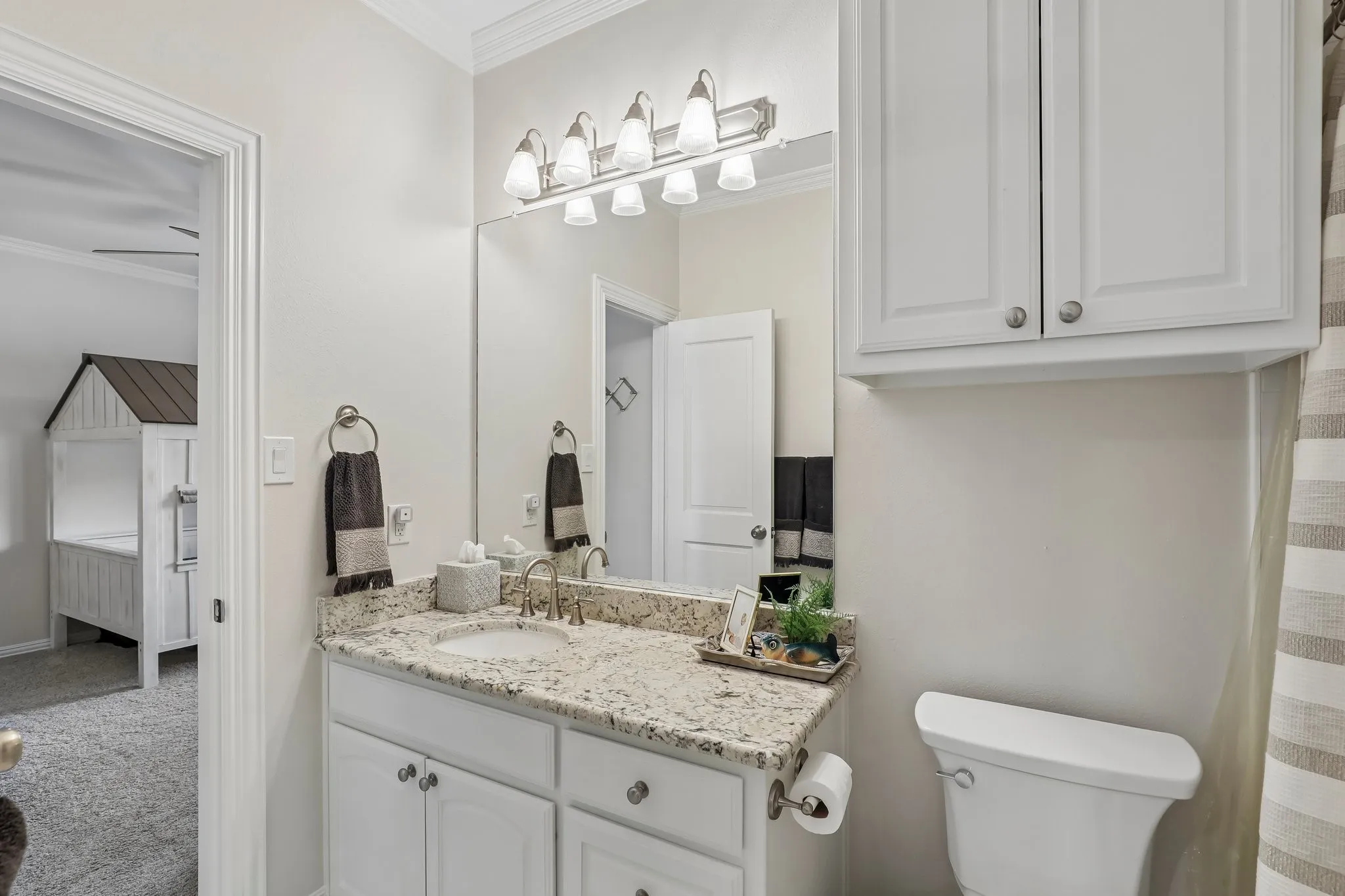 Single Family Residence For Sale in Rockwall County , 812 White Buffalo Lane, Heath, Texas 75032, 4 Bedroom, 5 Bathroom, 3 Garage spaces, 4,012 Sqft, built in 2000, mls#21383665, Real Estate Agent in Heath, Homes For Sale in Rockwall county, Homes For Sale in Heath, Realtor in Heath Texas, Real Estate Brokerage Independent Realty Texas, Luminita Cordes Realtor
