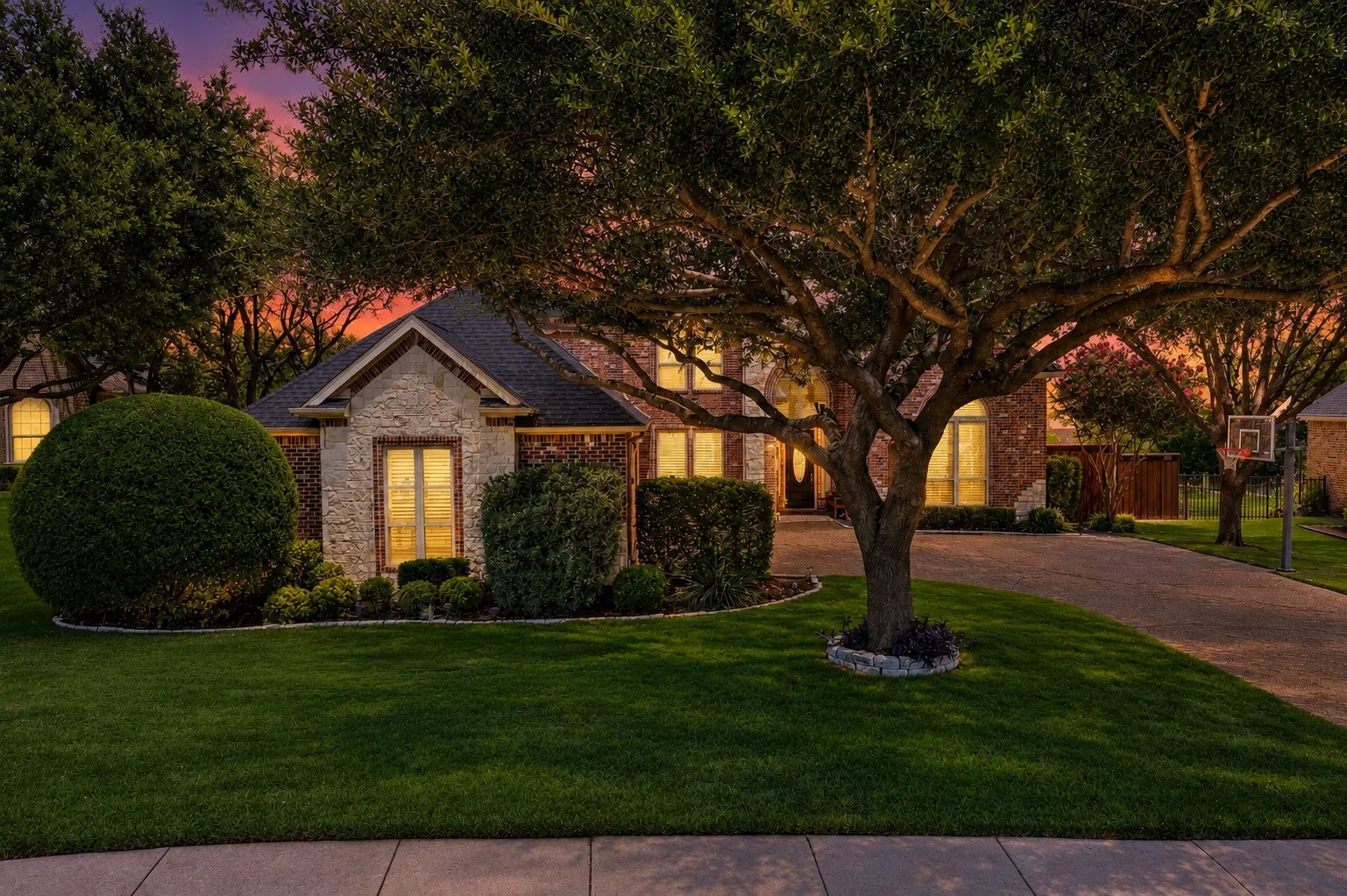 Single Family Residence For Sale in Rockwall County , 812 White Buffalo Lane, Heath, Texas 75032, 4 Bedroom, 5 Bathroom, 3 Garage spaces, 4,012 Sqft, built in 2000, mls#21383665, Real Estate Agent in Heath, Homes For Sale in Rockwall county, Homes For Sale in Heath, Realtor in Heath Texas, Real Estate Brokerage Independent Realty Texas, Luminita Cordes Realtor