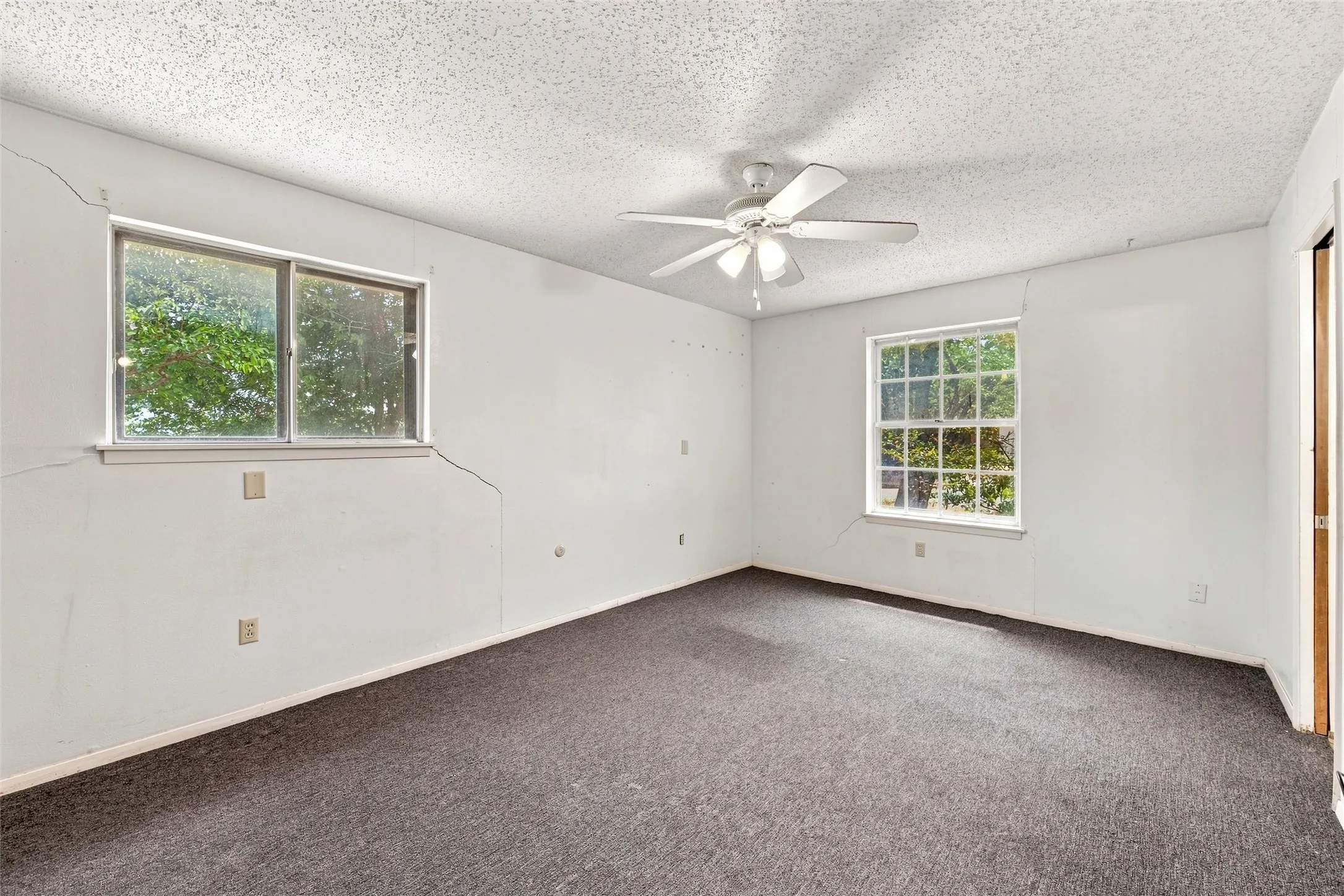 Single Family Residence For Sale in Mc Lennan County , 5601 Caldwell Drive, Waco, Texas 76710, 5 Bedroom, 2 Bathroom, Garage spaces, 2,420 Sqft, built in 1965, mls#21381868, Real Estate Agent in Waco, Homes For Sale in Mc Lennan county, Homes For Sale in Waco, Realtor in Waco Texas, Real Estate Brokerage Independent Realty Texas, Luminita Cordes Realtor