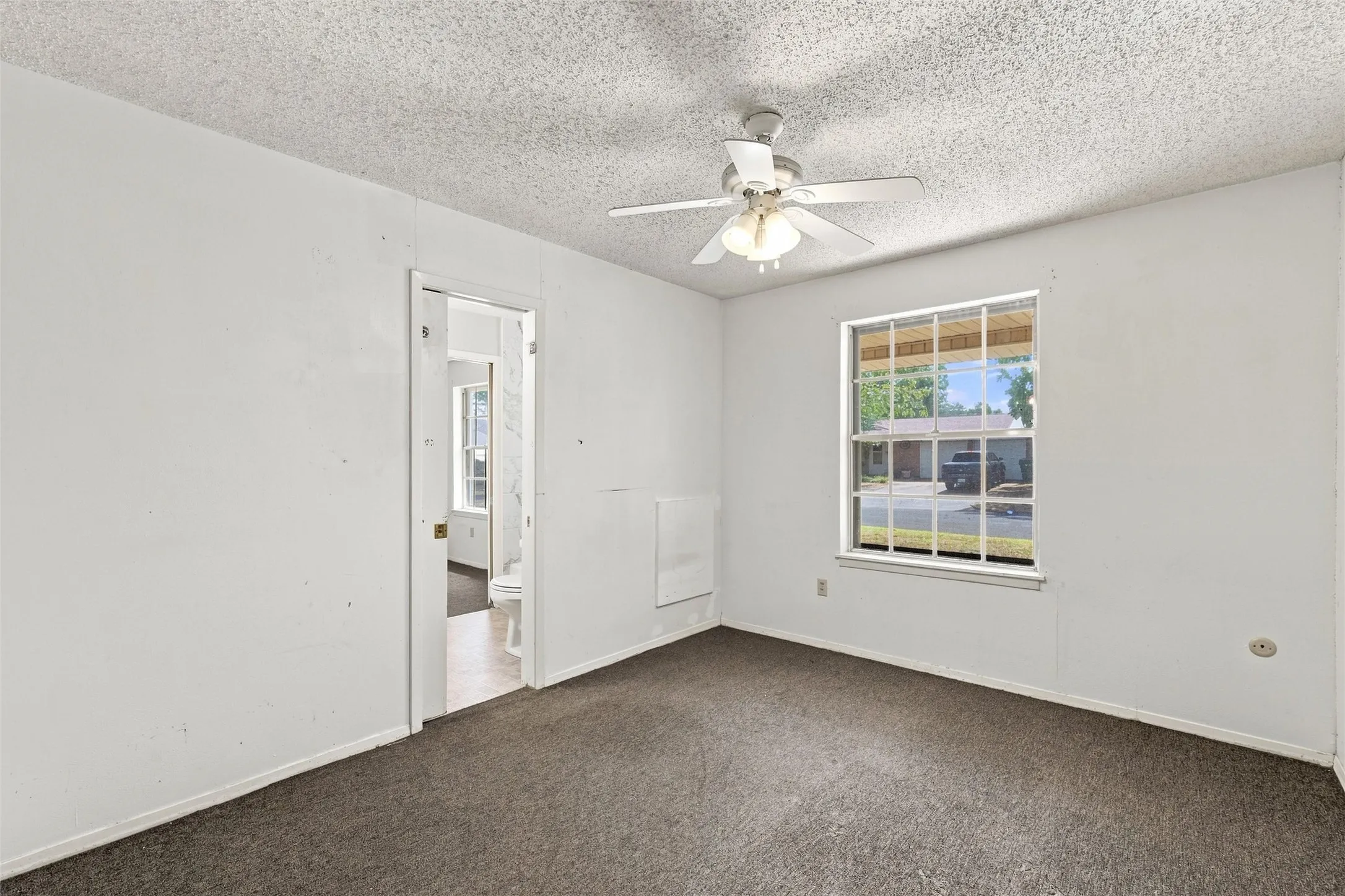 Single Family Residence For Sale in Mc Lennan County , 5601 Caldwell Drive, Waco, Texas 76710, 5 Bedroom, 2 Bathroom, Garage spaces, 2,420 Sqft, built in 1965, mls#21381868, Real Estate Agent in Waco, Homes For Sale in Mc Lennan county, Homes For Sale in Waco, Realtor in Waco Texas, Real Estate Brokerage Independent Realty Texas, Luminita Cordes Realtor