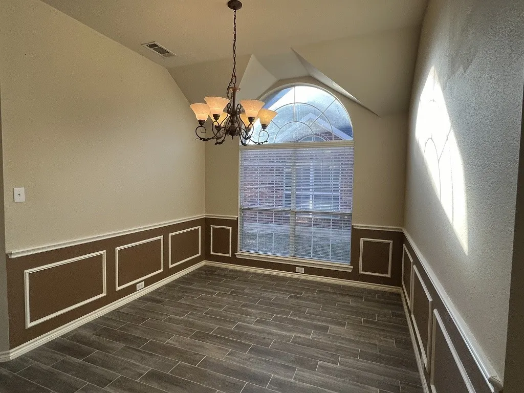 Single Family Residence For Rent in Tarrant County , 11421 Aspen Creek Drive, Fort Worth, Texas 76244, 3 Bedroom, 2 Bathroom, 2 Garage spaces, 1,856 Sqft, built in 2004, mls#21383906, Real Estate Agent in Fort Worth, Homes For Rent in Tarrant county, Homes For Rent in Fort Worth, Realtor in Fort Worth Texas, Real Estate Brokerage Independent Realty Texas, Luminita Cordes Realtor