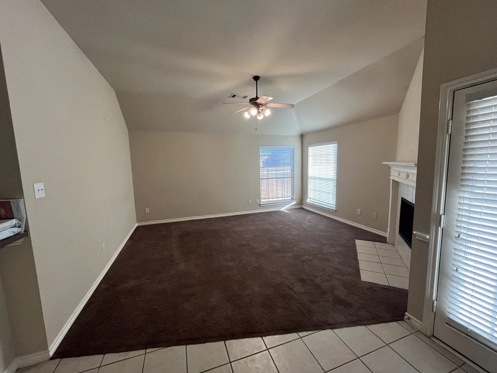 Single Family Residence For Rent in Tarrant County , 11421 Aspen Creek Drive, Fort Worth, Texas 76244, 3 Bedroom, 2 Bathroom, 2 Garage spaces, 1,856 Sqft, built in 2004, mls#21383906, Real Estate Agent in Fort Worth, Homes For Rent in Tarrant county, Homes For Rent in Fort Worth, Realtor in Fort Worth Texas, Real Estate Brokerage Independent Realty Texas, Luminita Cordes Realtor