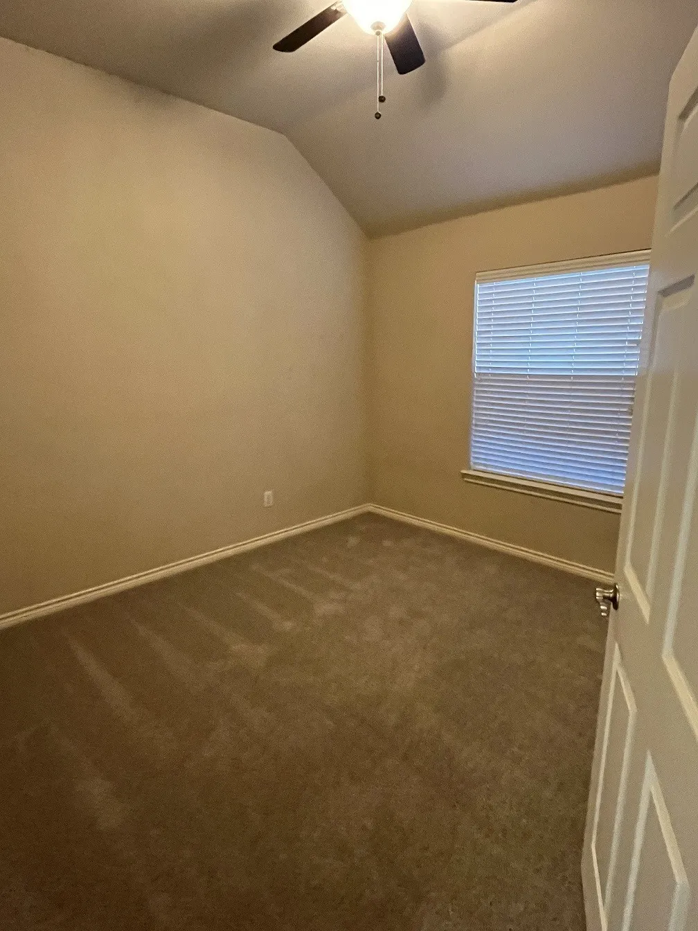 Single Family Residence For Rent in Tarrant County , 11421 Aspen Creek Drive, Fort Worth, Texas 76244, 3 Bedroom, 2 Bathroom, 2 Garage spaces, 1,856 Sqft, built in 2004, mls#21383906, Real Estate Agent in Fort Worth, Homes For Rent in Tarrant county, Homes For Rent in Fort Worth, Realtor in Fort Worth Texas, Real Estate Brokerage Independent Realty Texas, Luminita Cordes Realtor