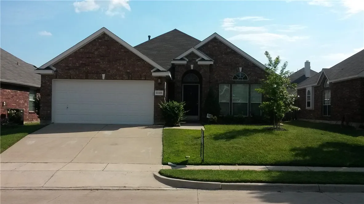 Single Family Residence For Rent in Tarrant County , 11421 Aspen Creek Drive, Fort Worth, Texas 76244, 3 Bedroom, 2 Bathroom, 2 Garage spaces, 1,856 Sqft, built in 2004, mls#21383906, Real Estate Agent in Fort Worth, Homes For Rent in Tarrant county, Homes For Rent in Fort Worth, Realtor in Fort Worth Texas, Real Estate Brokerage Independent Realty Texas, Luminita Cordes Realtor