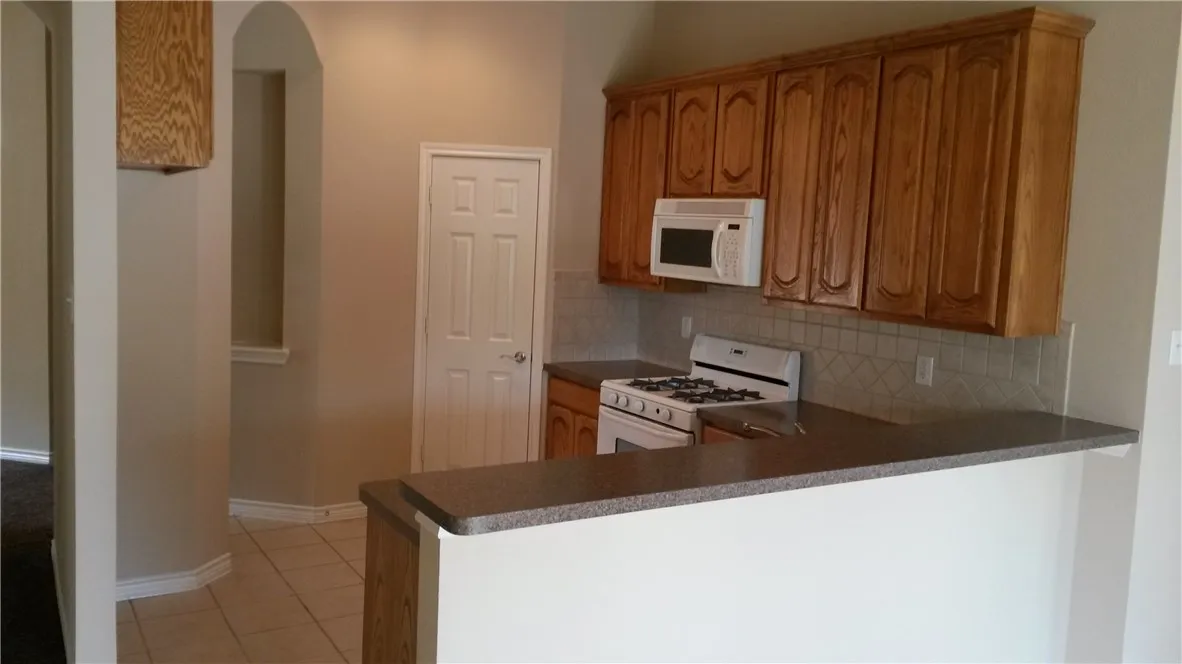 Single Family Residence For Rent in Tarrant County , 11421 Aspen Creek Drive, Fort Worth, Texas 76244, 3 Bedroom, 2 Bathroom, 2 Garage spaces, 1,856 Sqft, built in 2004, mls#21383906, Real Estate Agent in Fort Worth, Homes For Rent in Tarrant county, Homes For Rent in Fort Worth, Realtor in Fort Worth Texas, Real Estate Brokerage Independent Realty Texas, Luminita Cordes Realtor