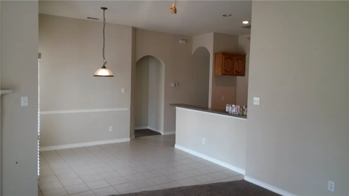 Single Family Residence For Rent in Tarrant County , 11421 Aspen Creek Drive, Fort Worth, Texas 76244, 3 Bedroom, 2 Bathroom, 2 Garage spaces, 1,856 Sqft, built in 2004, mls#21383906, Real Estate Agent in Fort Worth, Homes For Rent in Tarrant county, Homes For Rent in Fort Worth, Realtor in Fort Worth Texas, Real Estate Brokerage Independent Realty Texas, Luminita Cordes Realtor