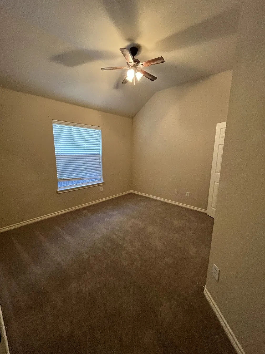 Single Family Residence For Rent in Tarrant County , 11421 Aspen Creek Drive, Fort Worth, Texas 76244, 3 Bedroom, 2 Bathroom, 2 Garage spaces, 1,856 Sqft, built in 2004, mls#21383906, Real Estate Agent in Fort Worth, Homes For Rent in Tarrant county, Homes For Rent in Fort Worth, Realtor in Fort Worth Texas, Real Estate Brokerage Independent Realty Texas, Luminita Cordes Realtor