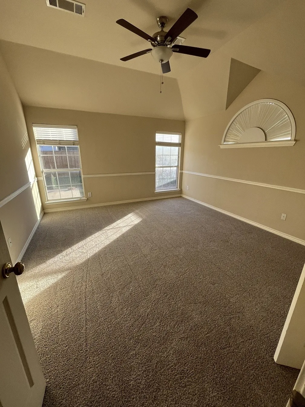 Single Family Residence For Rent in Tarrant County , 11421 Aspen Creek Drive, Fort Worth, Texas 76244, 3 Bedroom, 2 Bathroom, 2 Garage spaces, 1,856 Sqft, built in 2004, mls#21383906, Real Estate Agent in Fort Worth, Homes For Rent in Tarrant county, Homes For Rent in Fort Worth, Realtor in Fort Worth Texas, Real Estate Brokerage Independent Realty Texas, Luminita Cordes Realtor