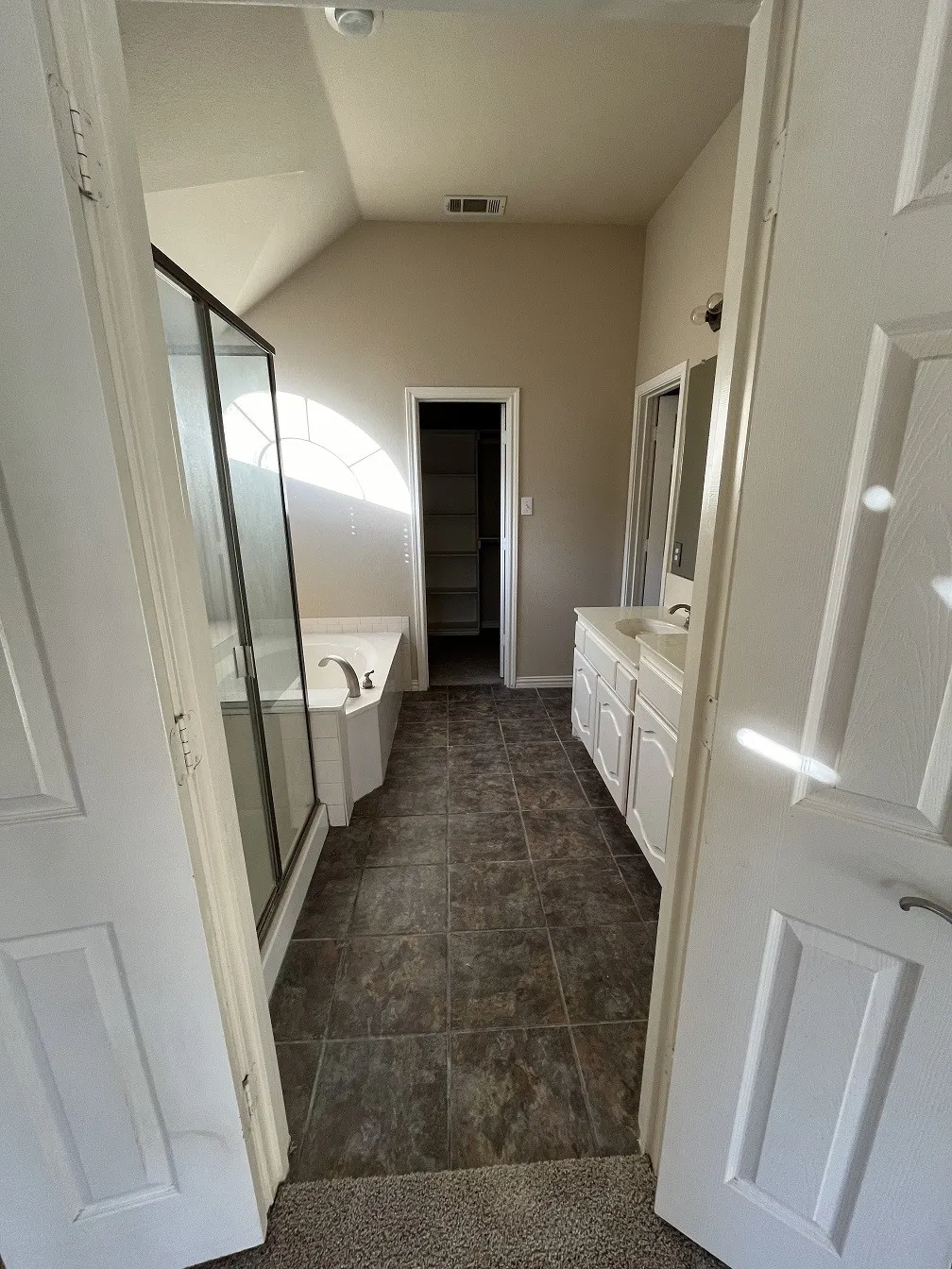 Single Family Residence For Rent in Tarrant County , 11421 Aspen Creek Drive, Fort Worth, Texas 76244, 3 Bedroom, 2 Bathroom, 2 Garage spaces, 1,856 Sqft, built in 2004, mls#21383906, Real Estate Agent in Fort Worth, Homes For Rent in Tarrant county, Homes For Rent in Fort Worth, Realtor in Fort Worth Texas, Real Estate Brokerage Independent Realty Texas, Luminita Cordes Realtor