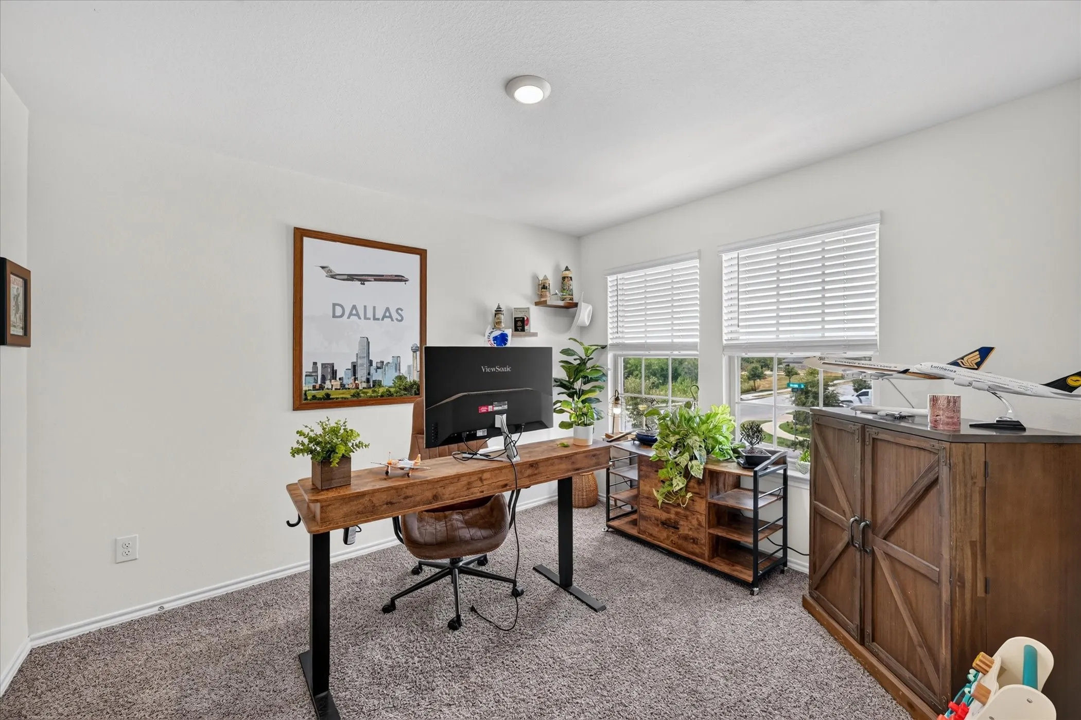 Two windows with blinds, recessed ceiling lighting, and carpeted flooring