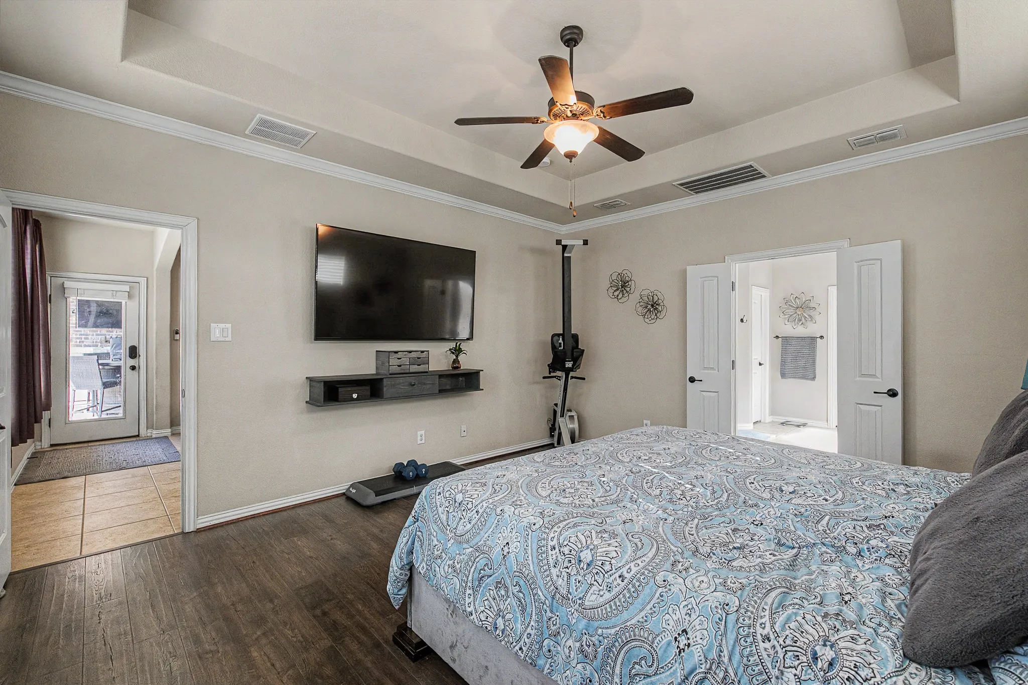 Master suite Downstairs (one of two!)