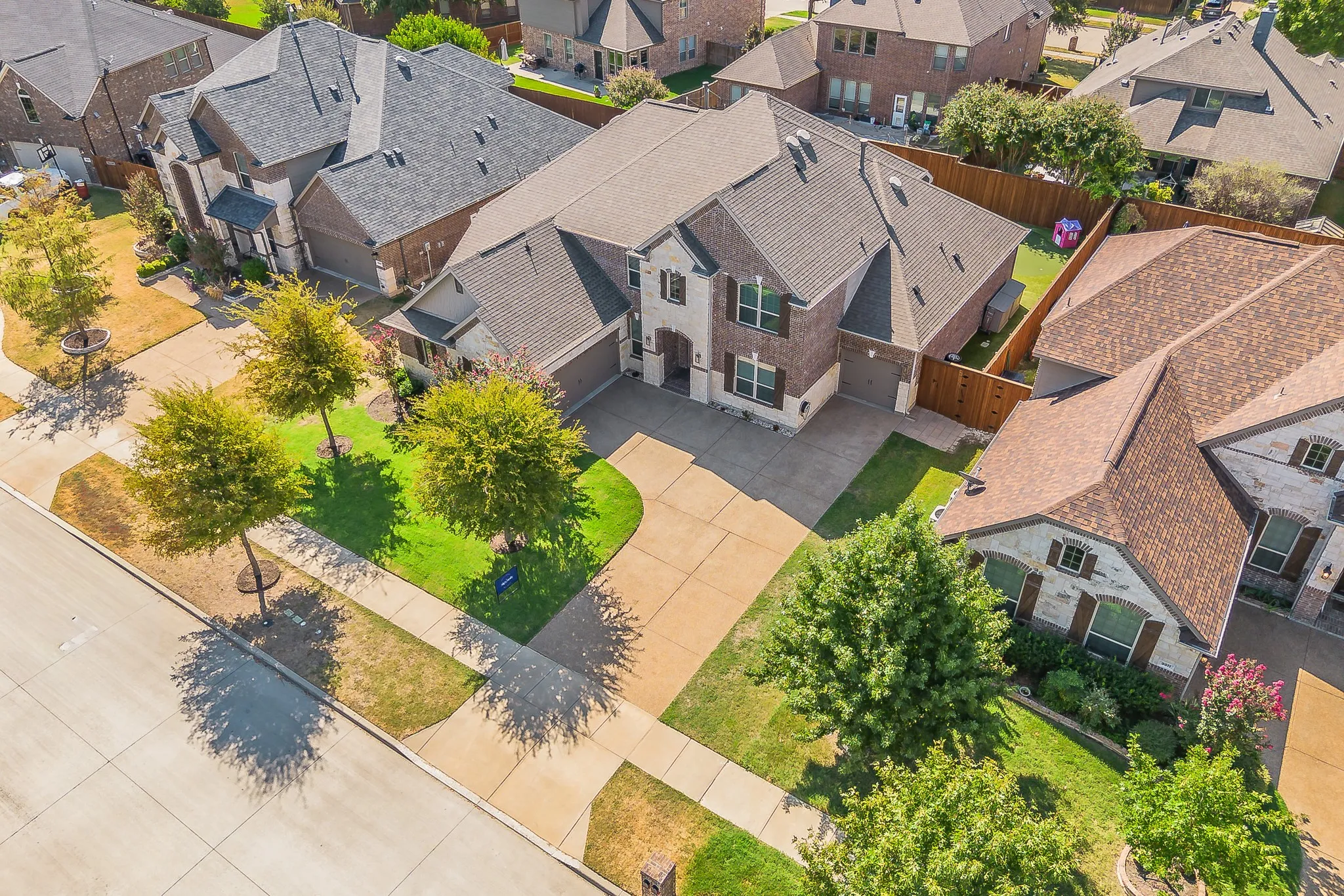 Single Family Residence For Sale in Collin County , 9939 Amberwoods Lane, Frisco, Texas 75035, 4 Bedroom, 5 Bathroom, 3 Garage spaces, 3,800 Sqft, built in 2014, mls#21383693, Real Estate Agent in Frisco, Homes For Sale in Collin county, Homes For Sale in Frisco, Realtor in Frisco Texas, Real Estate Brokerage Independent Realty Texas, Luminita Cordes Realtor