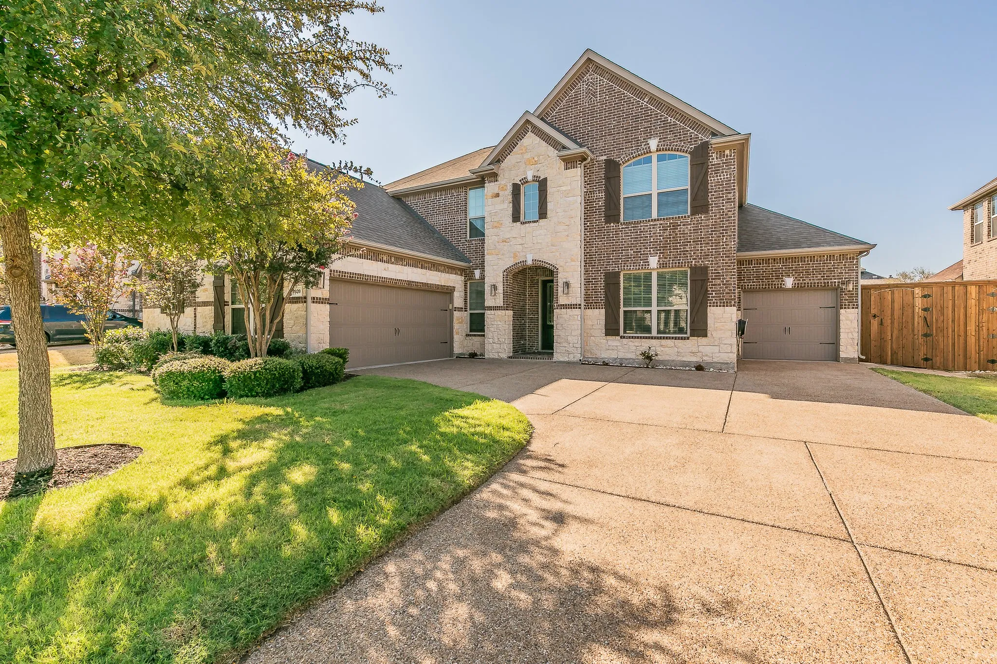 Single Family Residence For Sale in Collin County , 9939 Amberwoods Lane, Frisco, Texas 75035, 4 Bedroom, 5 Bathroom, 3 Garage spaces, 3,800 Sqft, built in 2014, mls#21383693, Real Estate Agent in Frisco, Homes For Sale in Collin county, Homes For Sale in Frisco, Realtor in Frisco Texas, Real Estate Brokerage Independent Realty Texas, Luminita Cordes Realtor