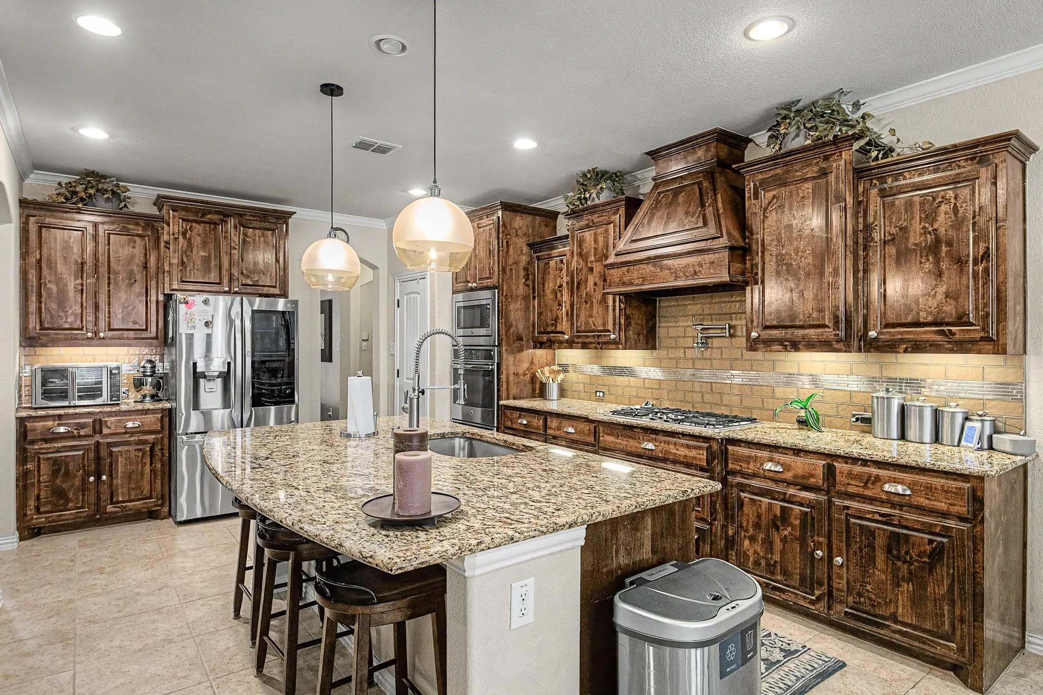 Eat-in Kitchen with Island, double ovens, gas cooktop and lots of storage!