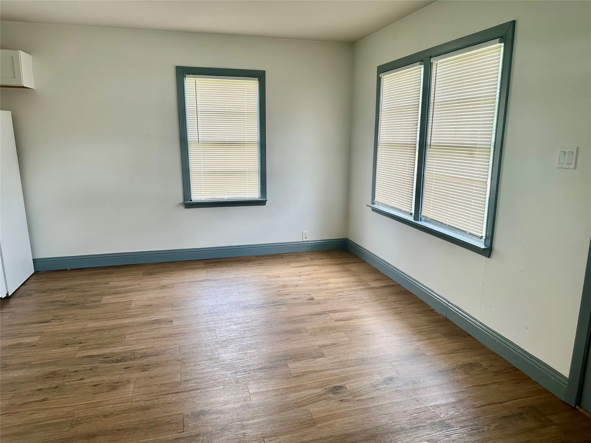 Single Family Residence For Sale in Tarrant County , 137 Lynn Drive, Azle, Texas 76020, 2 Bedroom, 1 Bathroom, Garage spaces, 698 Sqft, built in 1965, mls#21383913, Real Estate Agent in Azle, Homes For Sale in Tarrant county, Homes For Sale in Azle, Realtor in Azle Texas, Real Estate Brokerage Independent Realty Texas, Luminita Cordes Realtor