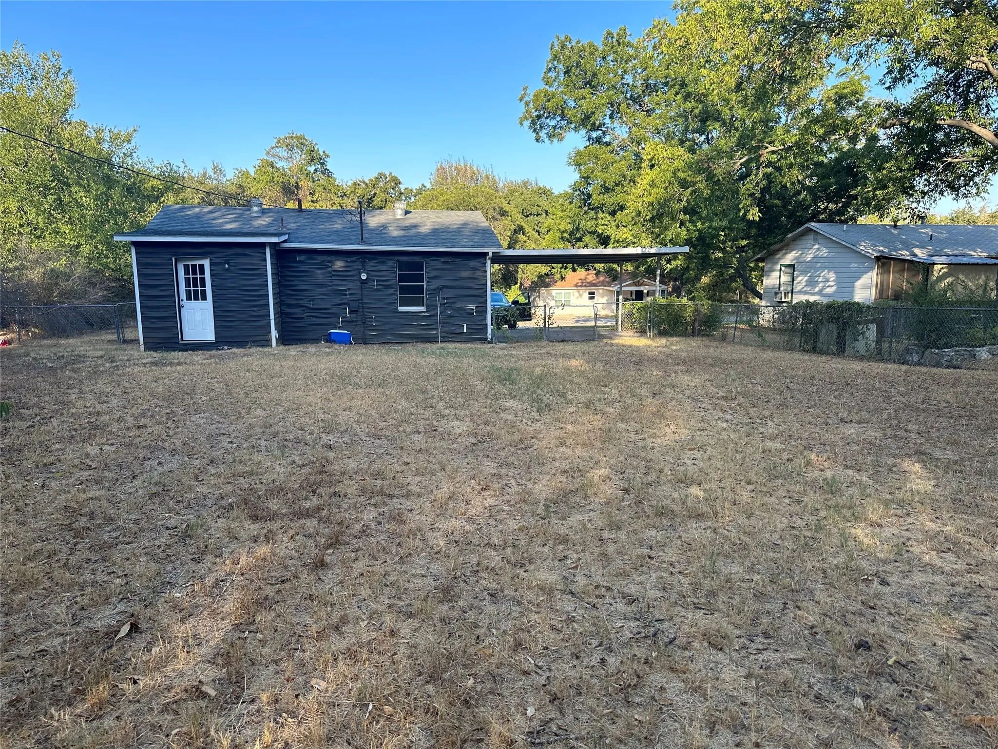 Single Family Residence For Sale in Tarrant County , 137 Lynn Drive, Azle, Texas 76020, 2 Bedroom, 1 Bathroom, Garage spaces, 698 Sqft, built in 1965, mls#21383913, Real Estate Agent in Azle, Homes For Sale in Tarrant county, Homes For Sale in Azle, Realtor in Azle Texas, Real Estate Brokerage Independent Realty Texas, Luminita Cordes Realtor