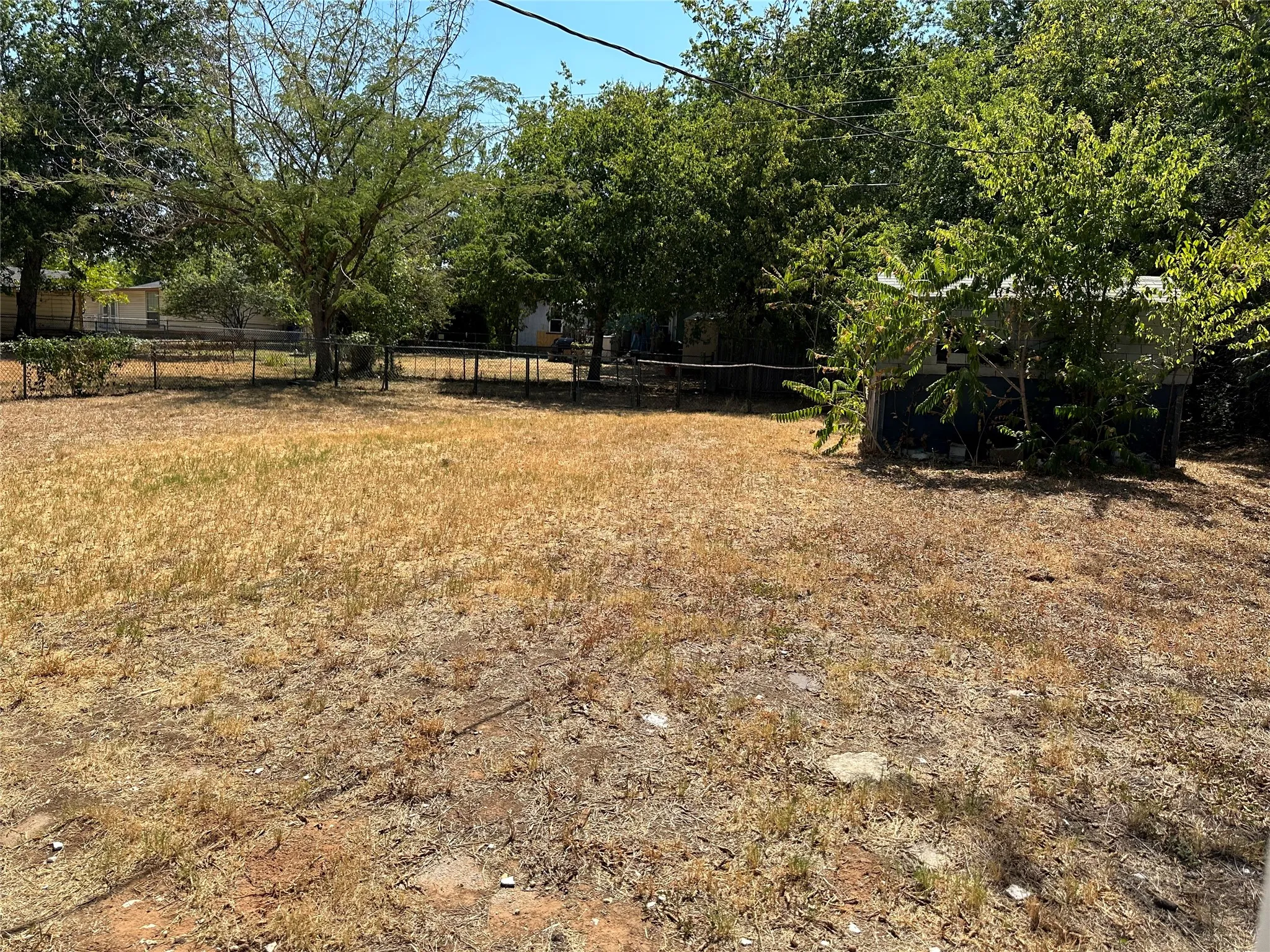 Single Family Residence For Sale in Tarrant County , 137 Lynn Drive, Azle, Texas 76020, 2 Bedroom, 1 Bathroom, Garage spaces, 698 Sqft, built in 1965, mls#21383913, Real Estate Agent in Azle, Homes For Sale in Tarrant county, Homes For Sale in Azle, Realtor in Azle Texas, Real Estate Brokerage Independent Realty Texas, Luminita Cordes Realtor