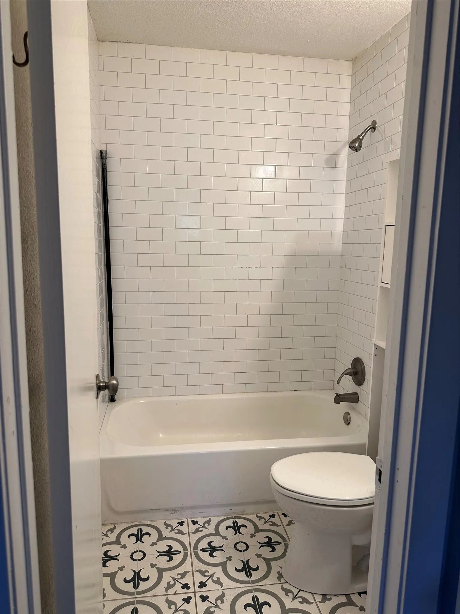 Single Family Residence For Sale in Tarrant County , 137 Lynn Drive, Azle, Texas 76020, 2 Bedroom, 1 Bathroom, Garage spaces, 698 Sqft, built in 1965, mls#21383913, Real Estate Agent in Azle, Homes For Sale in Tarrant county, Homes For Sale in Azle, Realtor in Azle Texas, Real Estate Brokerage Independent Realty Texas, Luminita Cordes Realtor