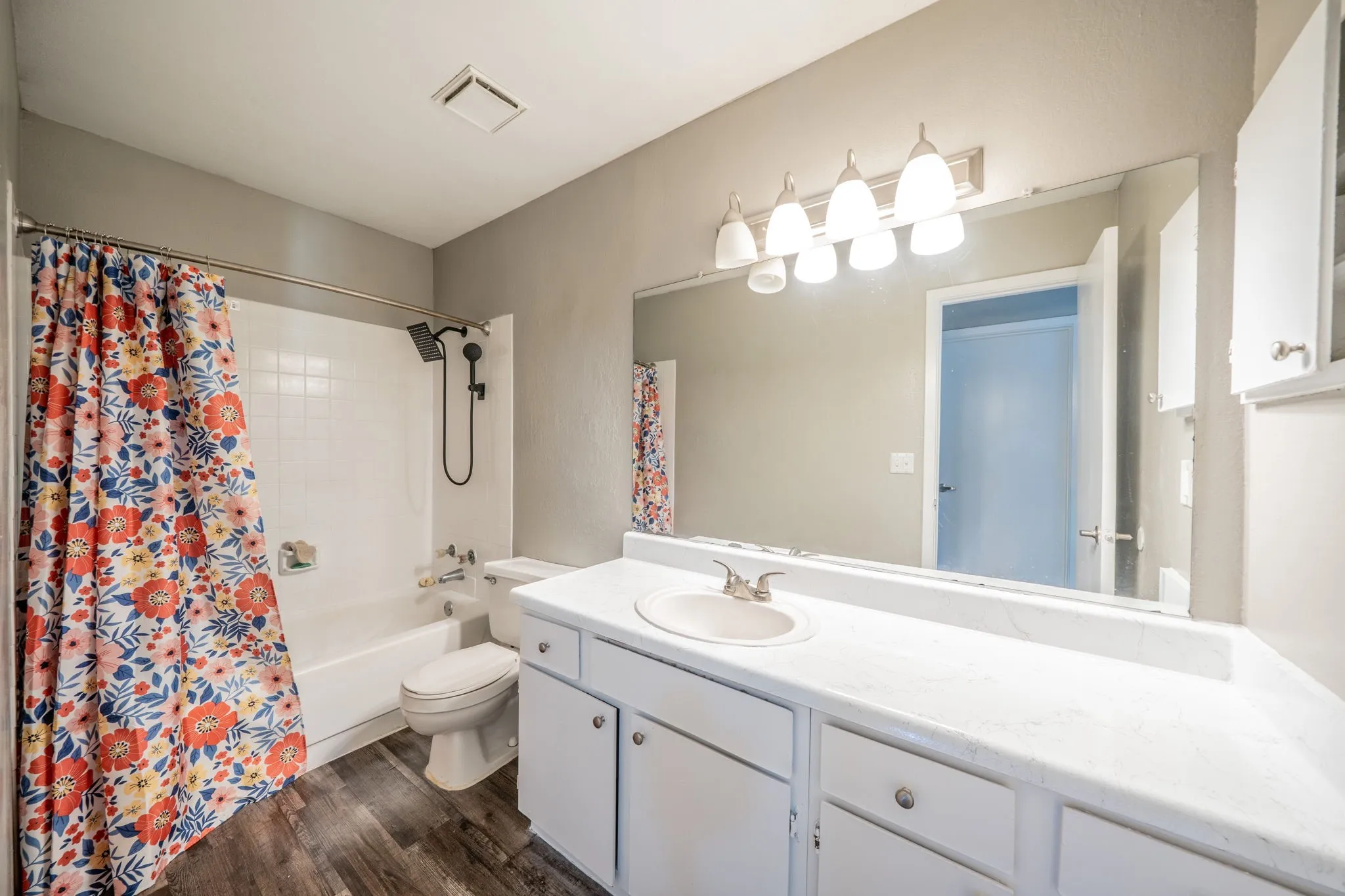 Upstairs Bathroom