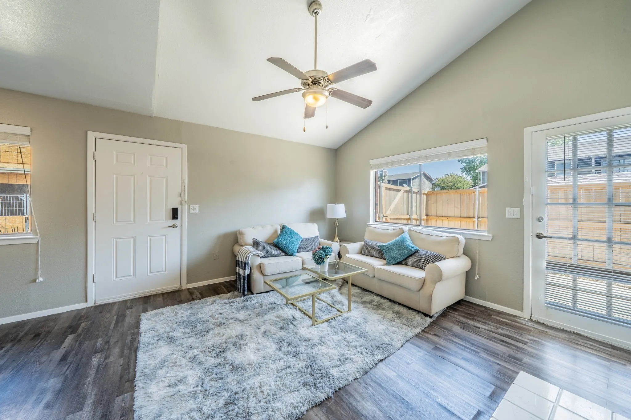 Condominium For Sale in Tarrant County , 1122 Millview Drive 1503, Arlington, Texas 76012, 3 Bedroom, 2 Bathroom, Garage spaces, 1,199 Sqft, built in 1984, mls#21383914, Real Estate Agent in Arlington, Homes For Sale in Tarrant county, Homes For Sale in Arlington, Realtor in Arlington Texas, Real Estate Brokerage Independent Realty Texas, Luminita Cordes Realtor