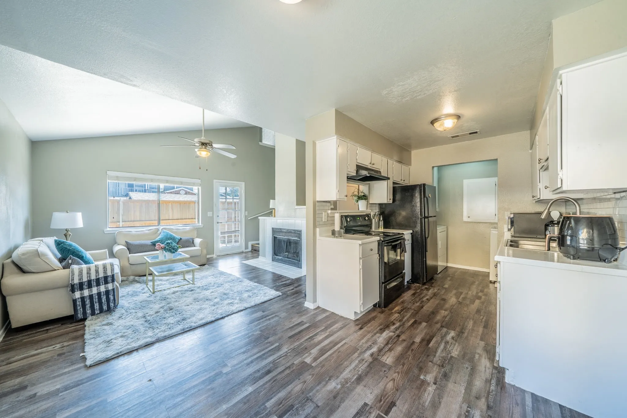 Refrigerator, Dishwasher, Stove, Microwave Included