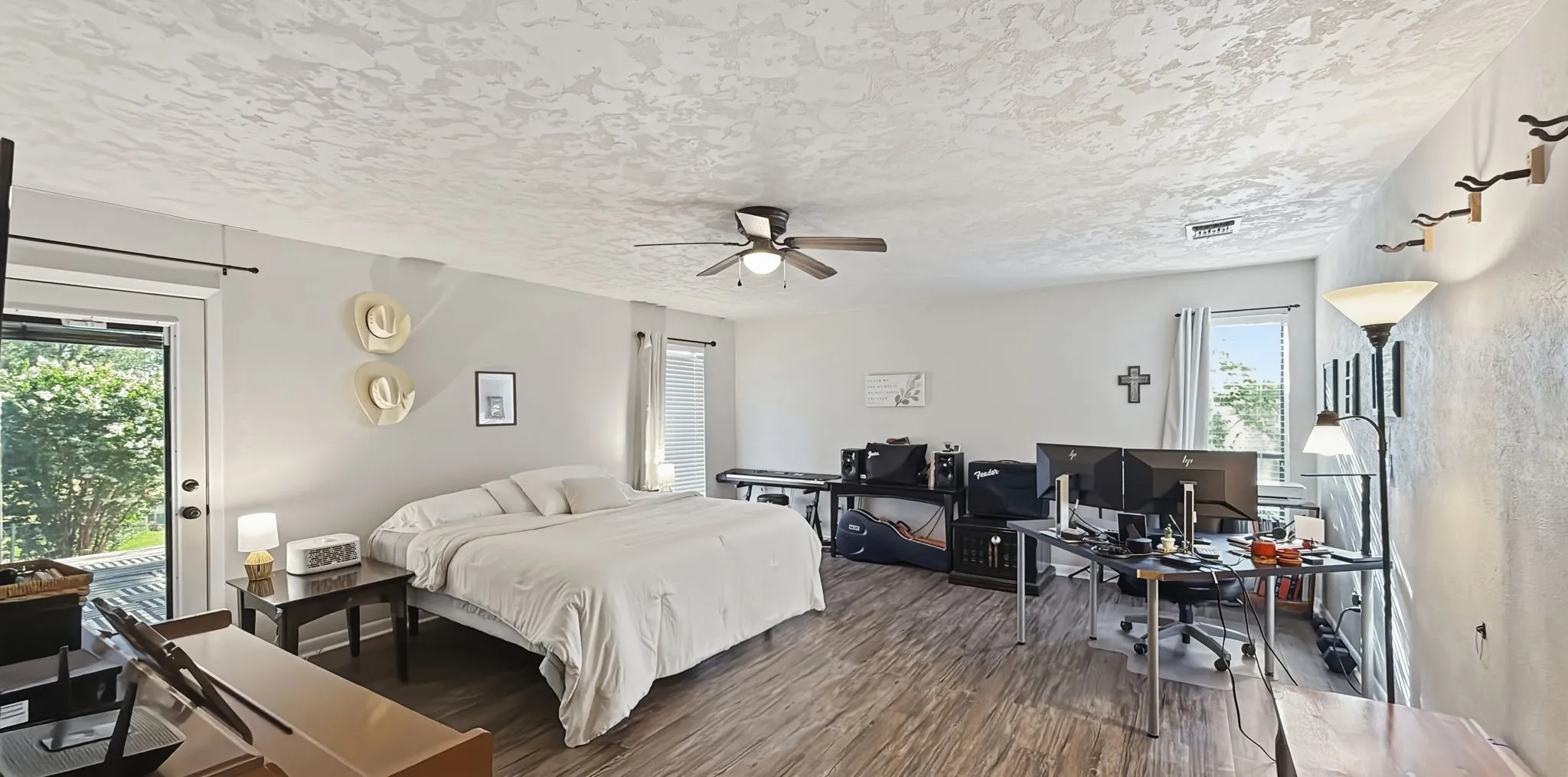 Single Family Residence For Sale in Hood County , 9012 Bontura Road, Granbury, Texas 76049, 3 Bedroom, 3 Bathroom, 2 Garage spaces, 2,383 Sqft, built in 1980, mls#21383916, Real Estate Agent in Granbury, Homes For Sale in Hood county, Homes For Sale in Granbury, Realtor in Granbury Texas, Real Estate Brokerage Independent Realty Texas, Luminita Cordes Realtor