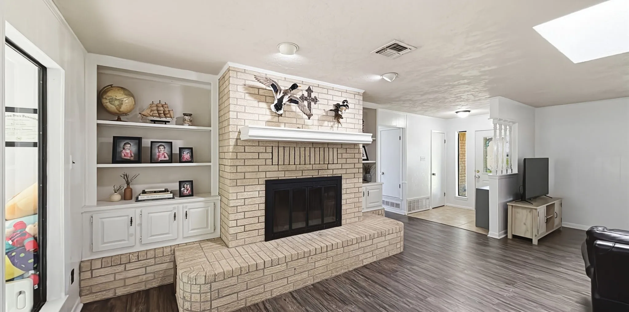 Single Family Residence For Sale in Hood County , 9012 Bontura Road, Granbury, Texas 76049, 3 Bedroom, 3 Bathroom, 2 Garage spaces, 2,383 Sqft, built in 1980, mls#21383916, Real Estate Agent in Granbury, Homes For Sale in Hood county, Homes For Sale in Granbury, Realtor in Granbury Texas, Real Estate Brokerage Independent Realty Texas, Luminita Cordes Realtor