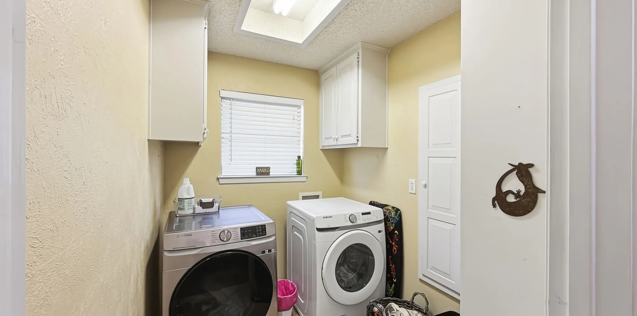 Single Family Residence For Sale in Hood County , 9012 Bontura Road, Granbury, Texas 76049, 3 Bedroom, 3 Bathroom, 2 Garage spaces, 2,383 Sqft, built in 1980, mls#21383916, Real Estate Agent in Granbury, Homes For Sale in Hood county, Homes For Sale in Granbury, Realtor in Granbury Texas, Real Estate Brokerage Independent Realty Texas, Luminita Cordes Realtor