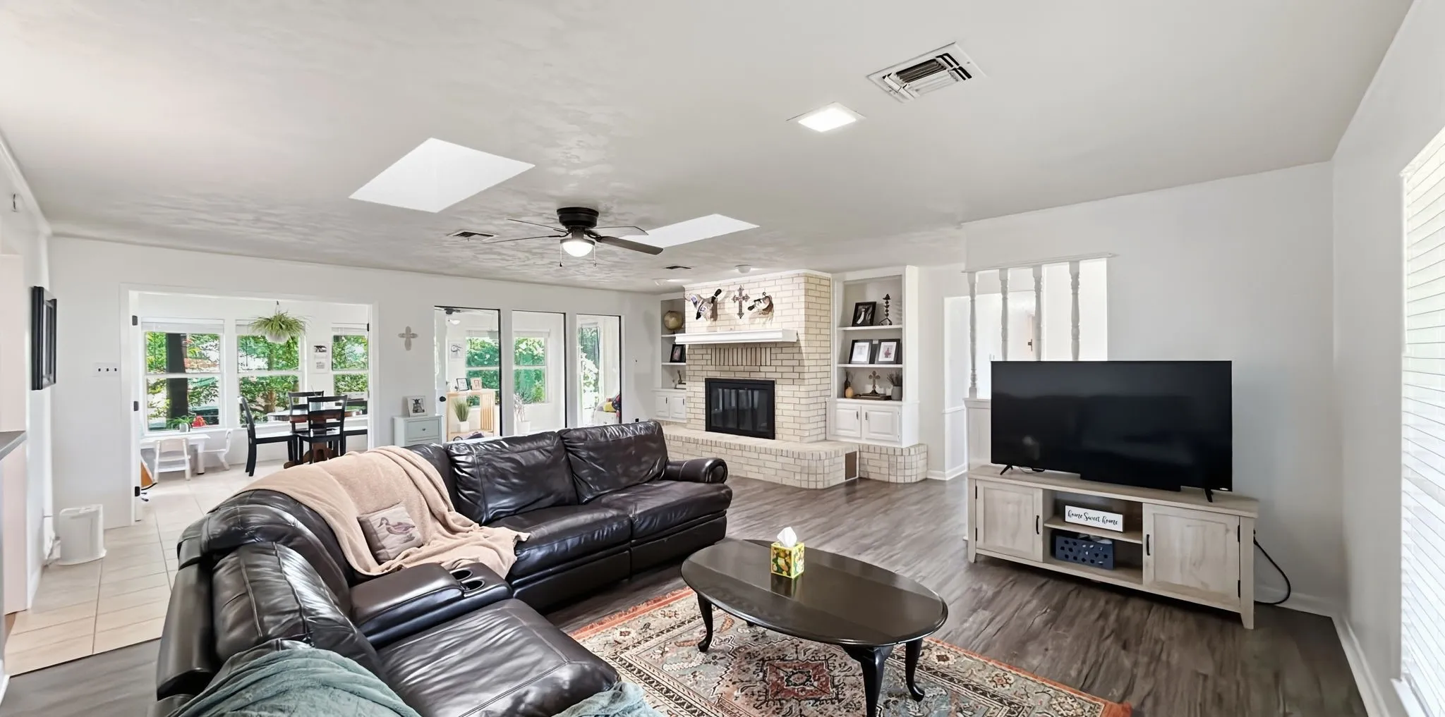 Single Family Residence For Sale in Hood County , 9012 Bontura Road, Granbury, Texas 76049, 3 Bedroom, 3 Bathroom, 2 Garage spaces, 2,383 Sqft, built in 1980, mls#21383916, Real Estate Agent in Granbury, Homes For Sale in Hood county, Homes For Sale in Granbury, Realtor in Granbury Texas, Real Estate Brokerage Independent Realty Texas, Luminita Cordes Realtor