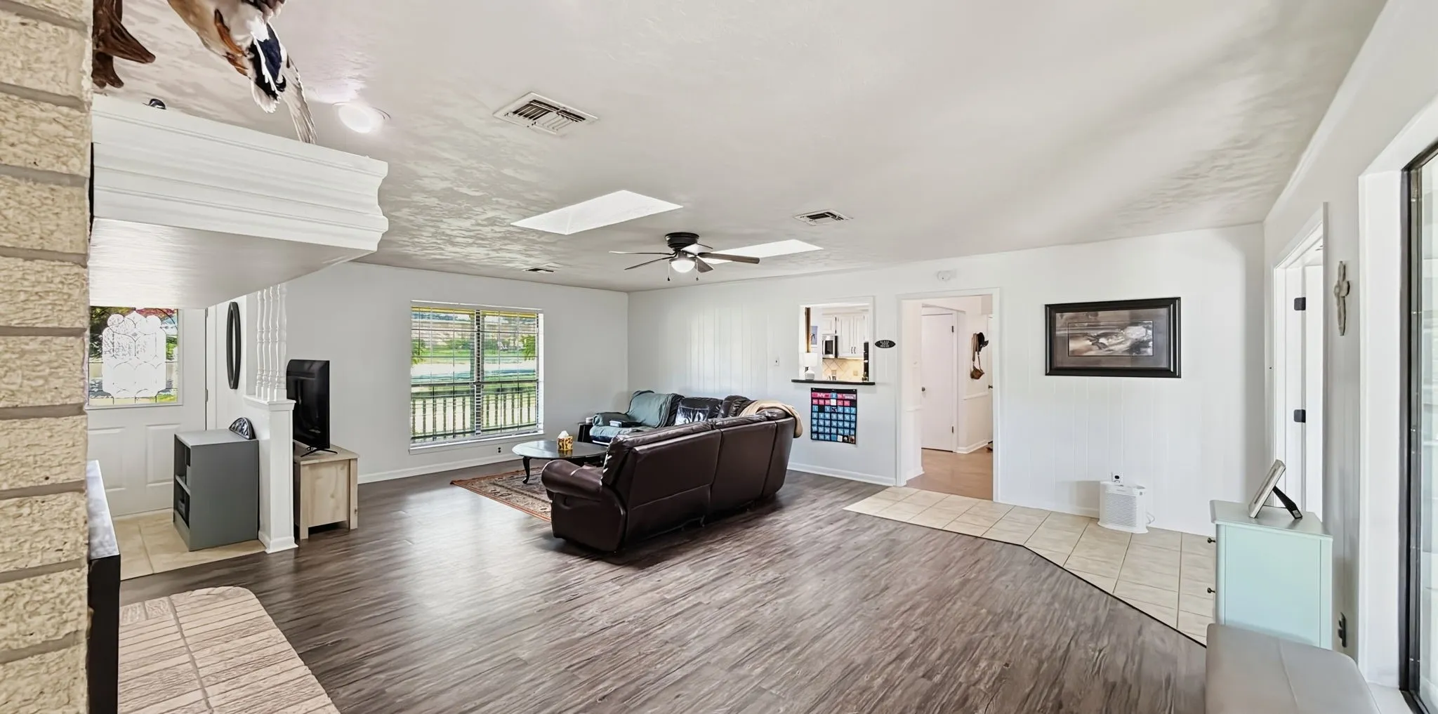 Single Family Residence For Sale in Hood County , 9012 Bontura Road, Granbury, Texas 76049, 3 Bedroom, 3 Bathroom, 2 Garage spaces, 2,383 Sqft, built in 1980, mls#21383916, Real Estate Agent in Granbury, Homes For Sale in Hood county, Homes For Sale in Granbury, Realtor in Granbury Texas, Real Estate Brokerage Independent Realty Texas, Luminita Cordes Realtor