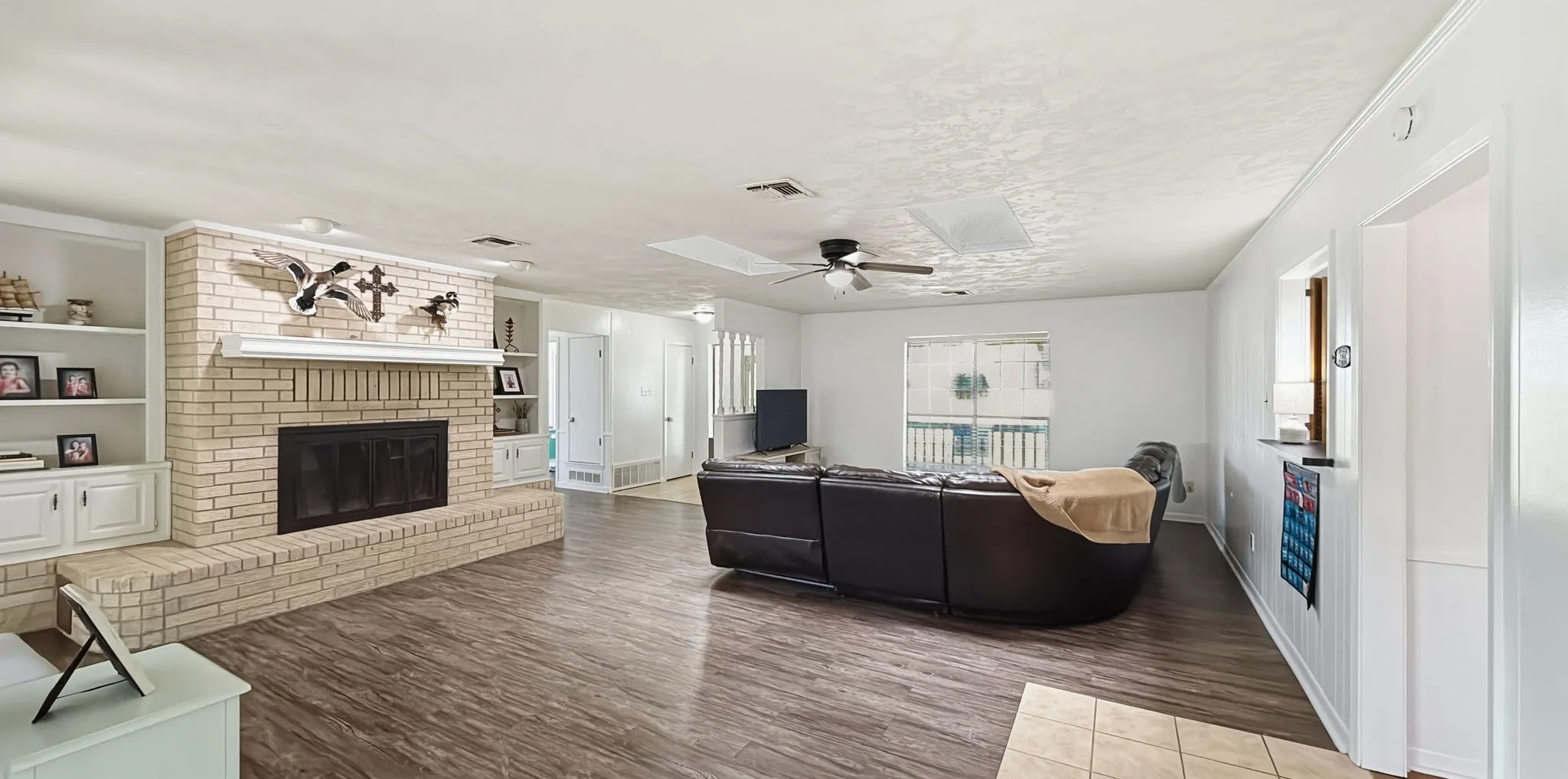 Single Family Residence For Sale in Hood County , 9012 Bontura Road, Granbury, Texas 76049, 3 Bedroom, 3 Bathroom, 2 Garage spaces, 2,383 Sqft, built in 1980, mls#21383916, Real Estate Agent in Granbury, Homes For Sale in Hood county, Homes For Sale in Granbury, Realtor in Granbury Texas, Real Estate Brokerage Independent Realty Texas, Luminita Cordes Realtor