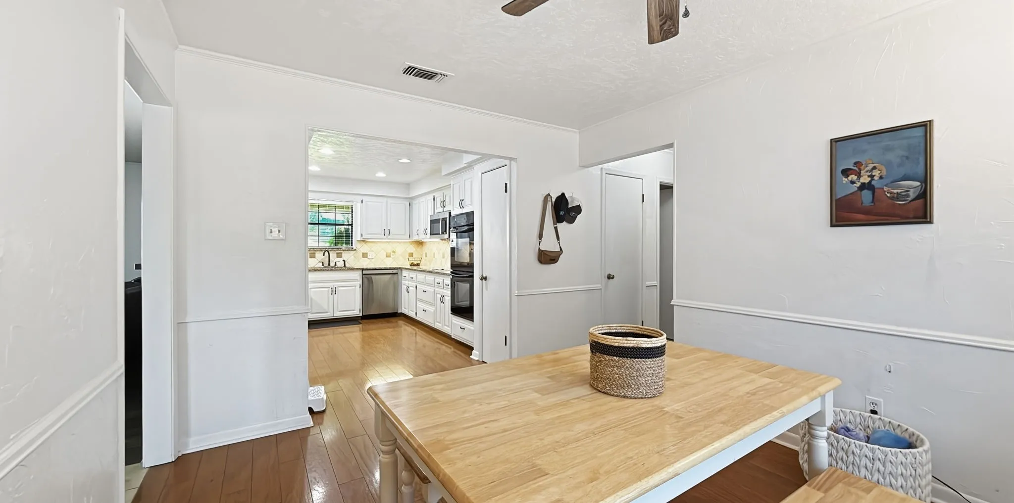 Single Family Residence For Sale in Hood County , 9012 Bontura Road, Granbury, Texas 76049, 3 Bedroom, 3 Bathroom, 2 Garage spaces, 2,383 Sqft, built in 1980, mls#21383916, Real Estate Agent in Granbury, Homes For Sale in Hood county, Homes For Sale in Granbury, Realtor in Granbury Texas, Real Estate Brokerage Independent Realty Texas, Luminita Cordes Realtor