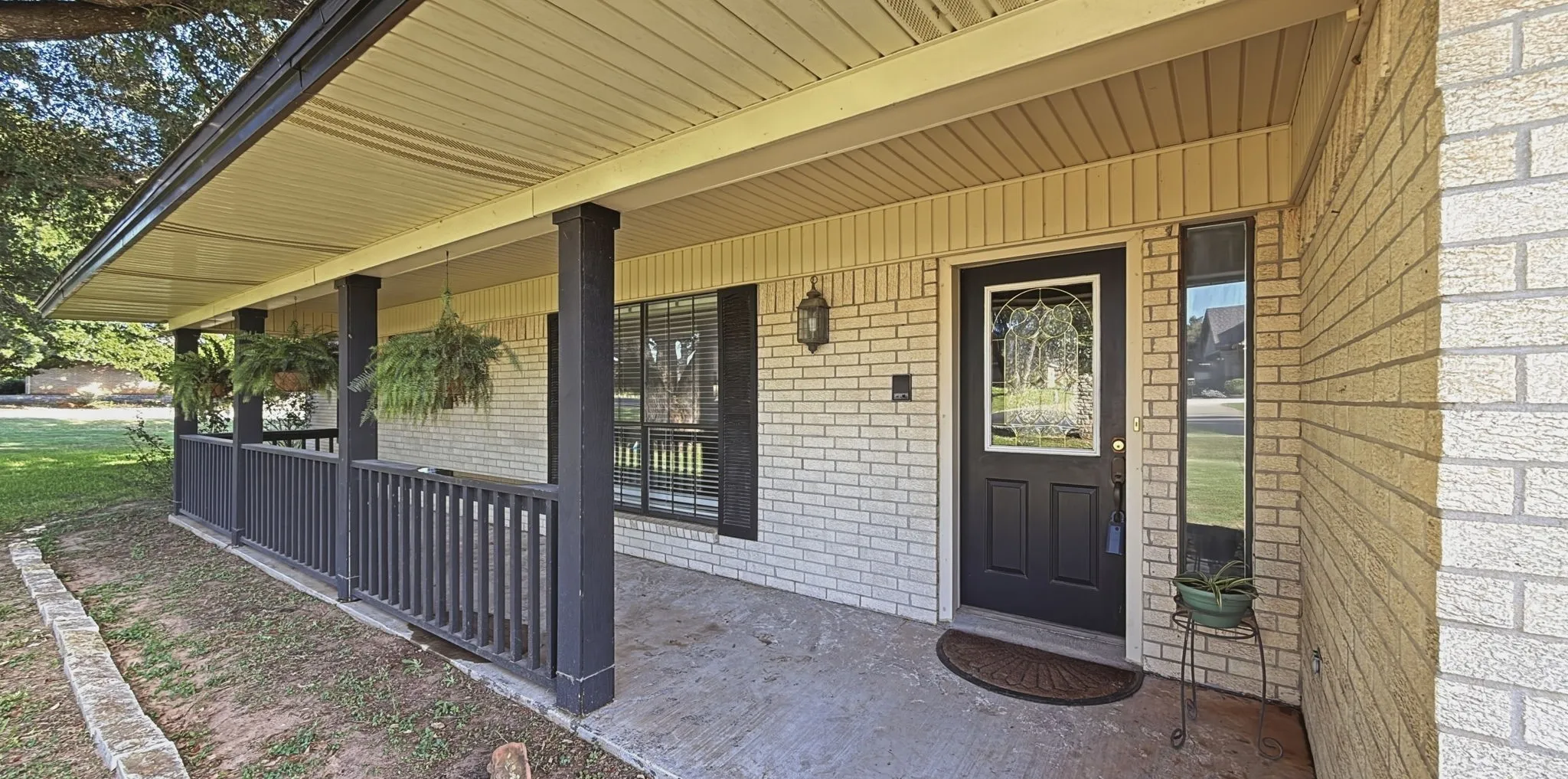 Single Family Residence For Sale in Hood County , 9012 Bontura Road, Granbury, Texas 76049, 3 Bedroom, 3 Bathroom, 2 Garage spaces, 2,383 Sqft, built in 1980, mls#21383916, Real Estate Agent in Granbury, Homes For Sale in Hood county, Homes For Sale in Granbury, Realtor in Granbury Texas, Real Estate Brokerage Independent Realty Texas, Luminita Cordes Realtor