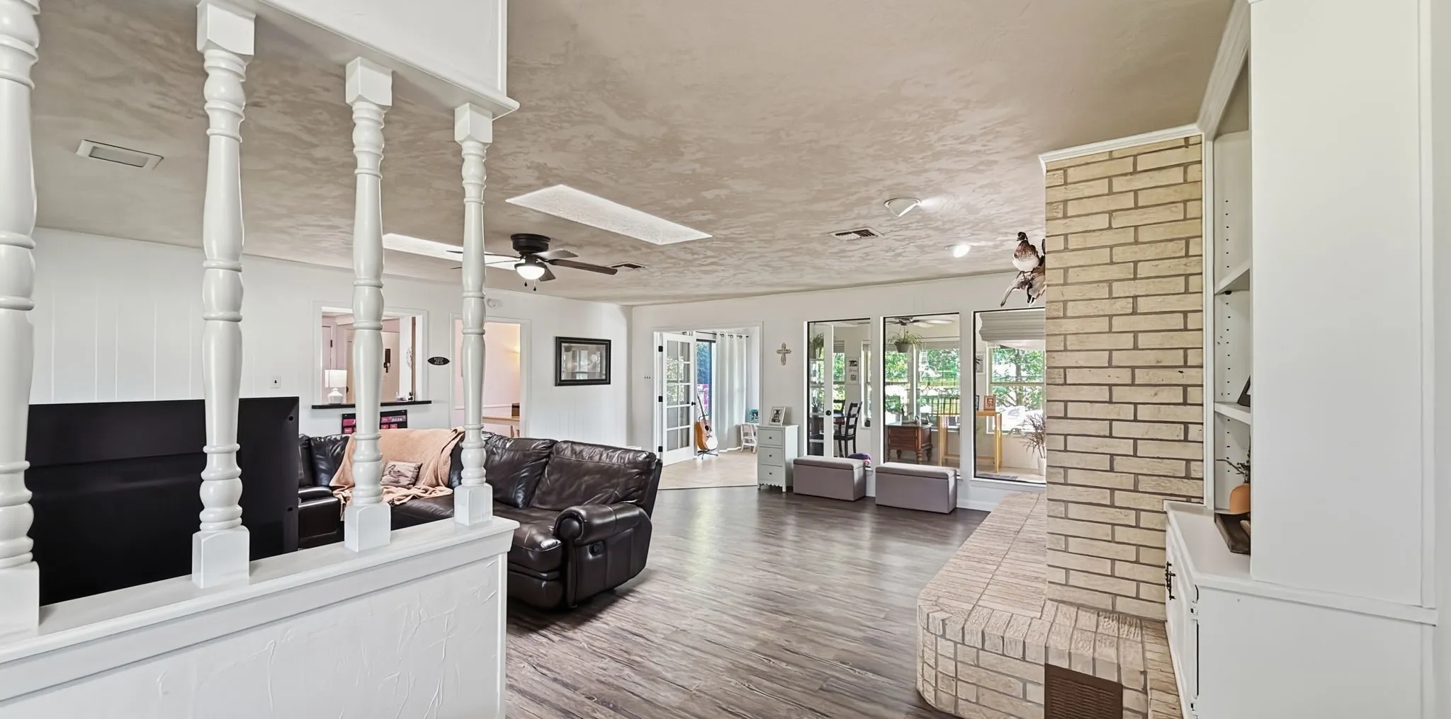 Single Family Residence For Sale in Hood County , 9012 Bontura Road, Granbury, Texas 76049, 3 Bedroom, 3 Bathroom, 2 Garage spaces, 2,383 Sqft, built in 1980, mls#21383916, Real Estate Agent in Granbury, Homes For Sale in Hood county, Homes For Sale in Granbury, Realtor in Granbury Texas, Real Estate Brokerage Independent Realty Texas, Luminita Cordes Realtor