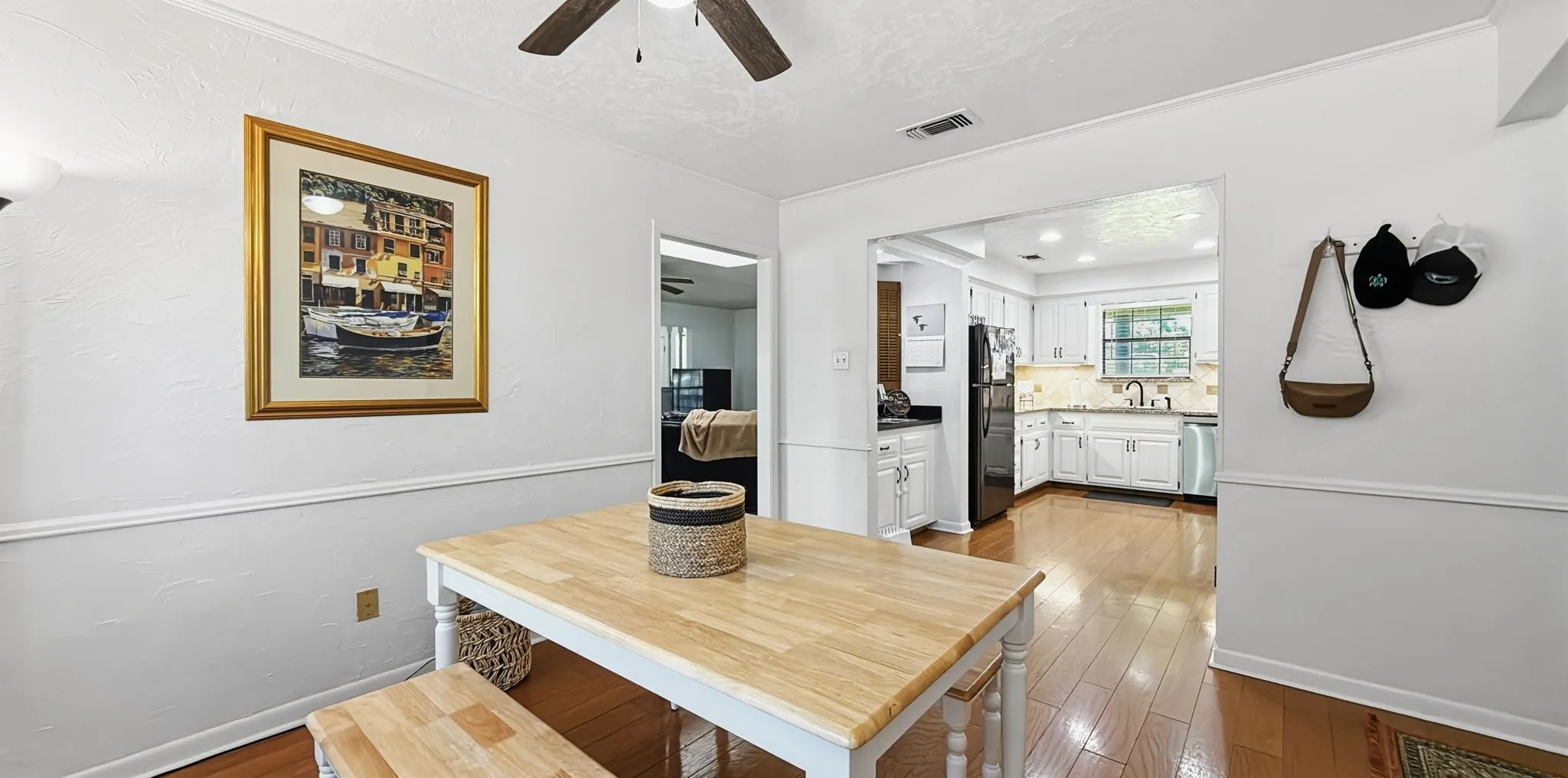 Single Family Residence For Sale in Hood County , 9012 Bontura Road, Granbury, Texas 76049, 3 Bedroom, 3 Bathroom, 2 Garage spaces, 2,383 Sqft, built in 1980, mls#21383916, Real Estate Agent in Granbury, Homes For Sale in Hood county, Homes For Sale in Granbury, Realtor in Granbury Texas, Real Estate Brokerage Independent Realty Texas, Luminita Cordes Realtor