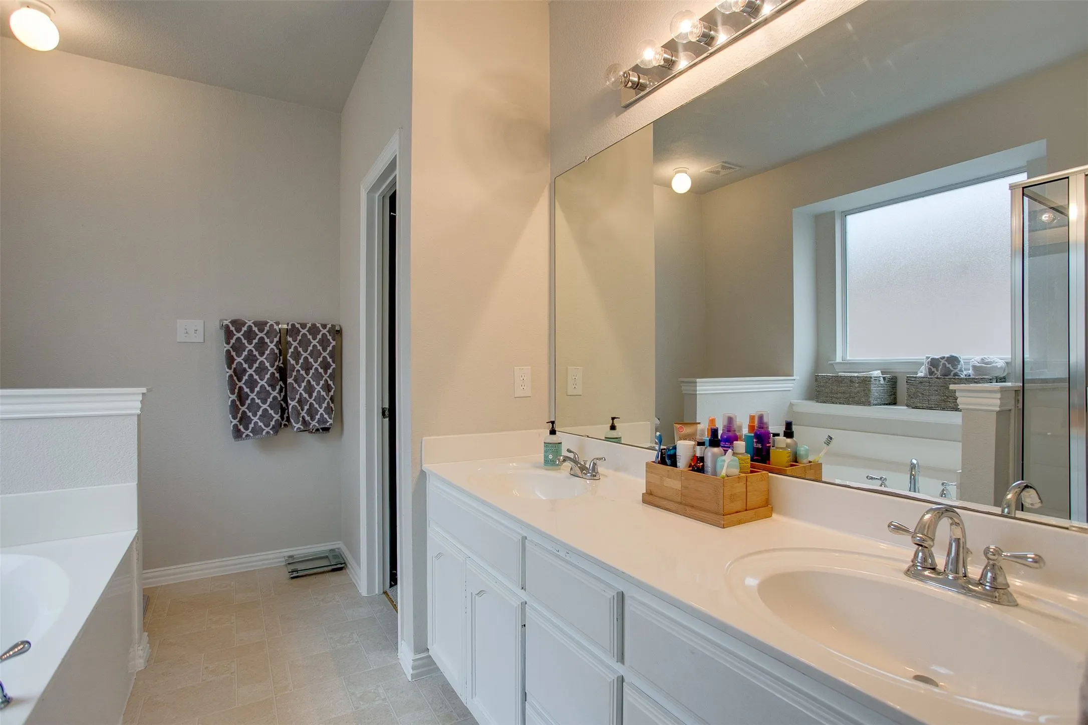 Single Family Residence For Rent in Collin County , 10228 Olivia Drive, Mc Kinney, Texas 75072, 3 Bedroom, 2 Bathroom, 2 Garage spaces, 1,549 Sqft, built in 2005, mls#21383910, Real Estate Agent in Mc Kinney, Homes For Rent in Collin county, Homes For Rent in Mc Kinney, Realtor in Mc Kinney Texas, Real Estate Brokerage Independent Realty Texas, Luminita Cordes Realtor