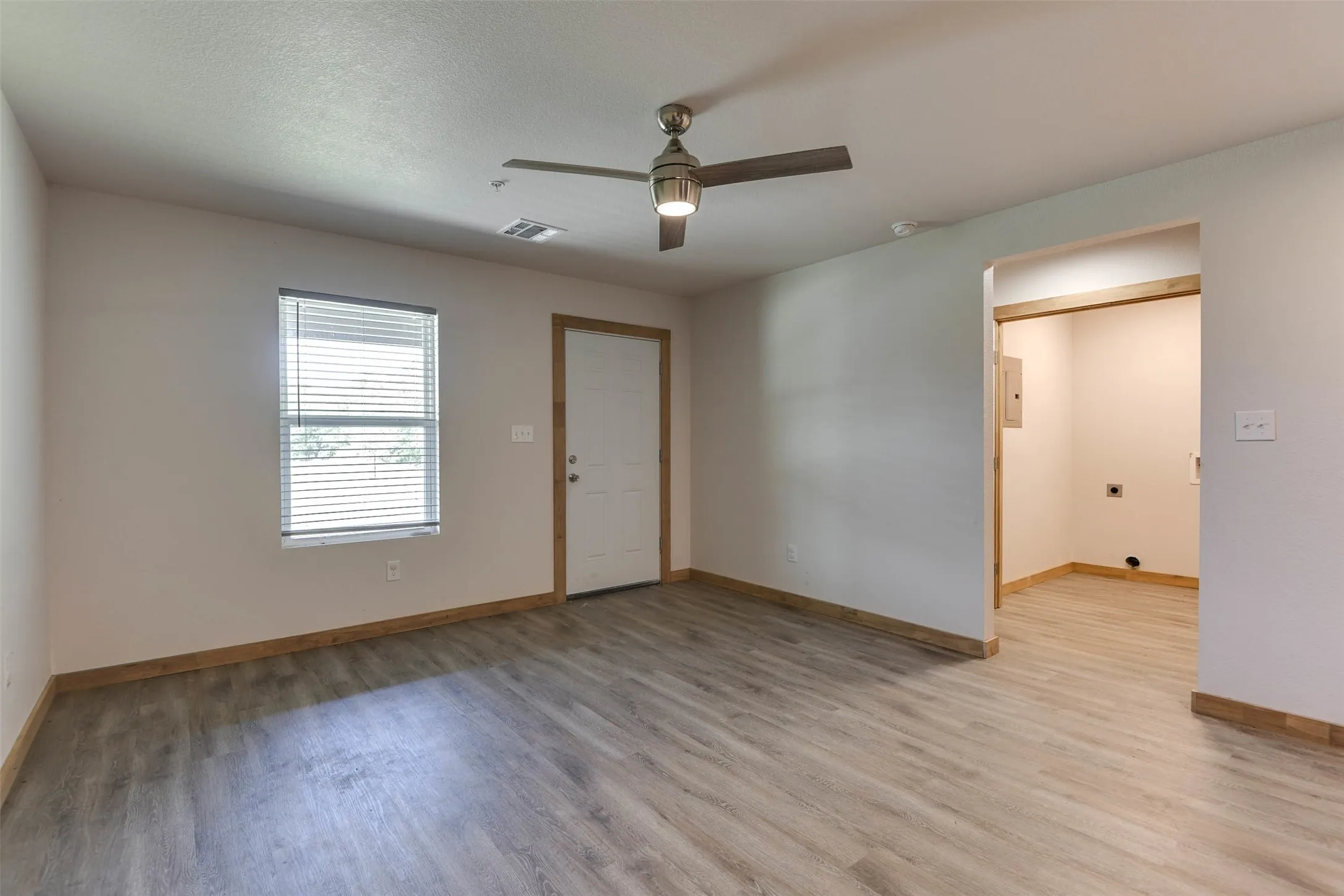Quadruplex For Rent in Ellis County , 219 Davenport, Italy, Texas 76651, 2 Bedroom, 2 Bathroom, Garage spaces, 963 Sqft, built in 2022, mls#21373558, Real Estate Agent in Italy, Homes For Rent in Ellis county, Homes For Rent in Italy, Realtor in Italy Texas, Real Estate Brokerage Independent Realty Texas, Luminita Cordes Realtor