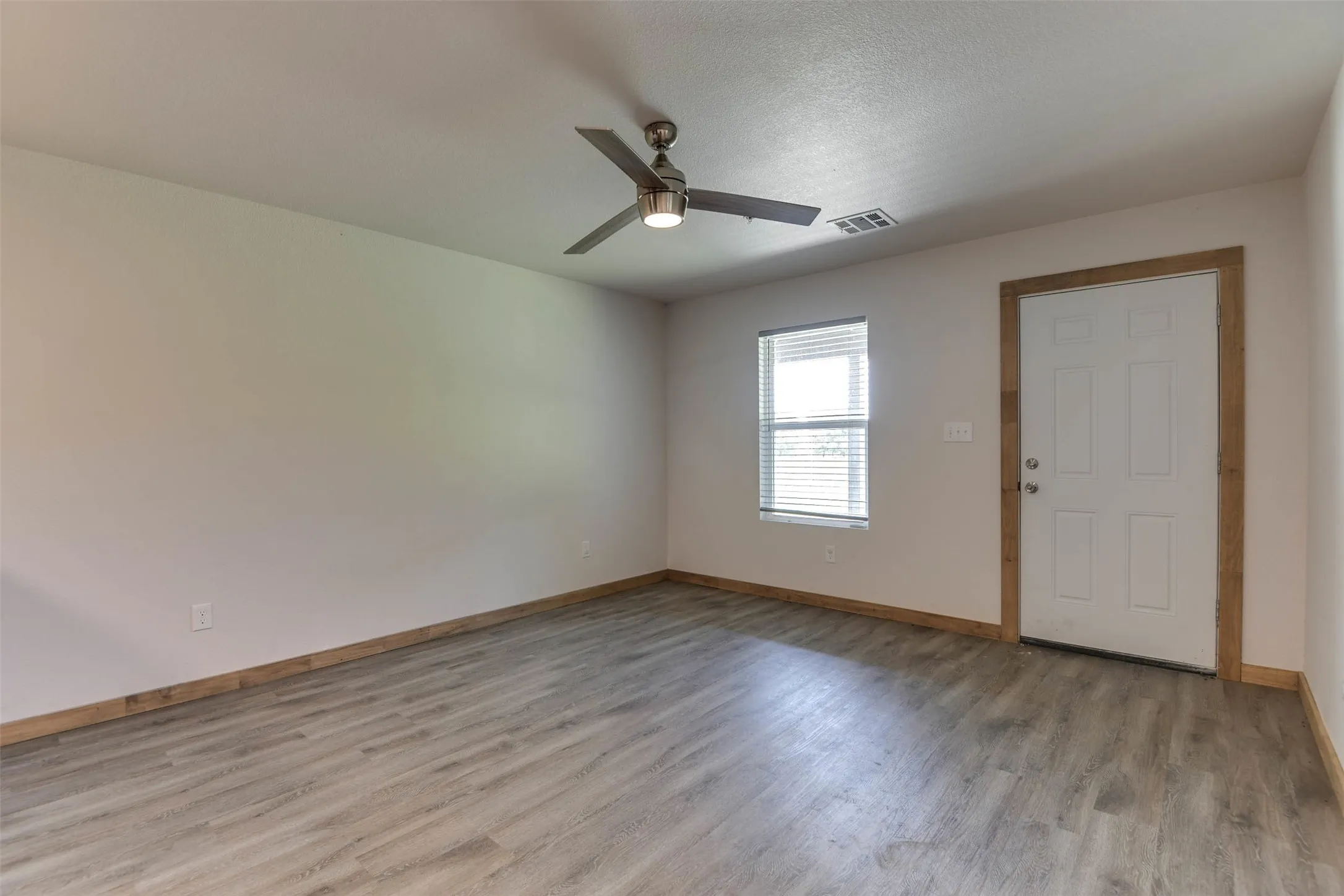 Quadruplex For Rent in Ellis County , 219 Davenport, Italy, Texas 76651, 2 Bedroom, 2 Bathroom, Garage spaces, 963 Sqft, built in 2022, mls#21373558, Real Estate Agent in Italy, Homes For Rent in Ellis county, Homes For Rent in Italy, Realtor in Italy Texas, Real Estate Brokerage Independent Realty Texas, Luminita Cordes Realtor