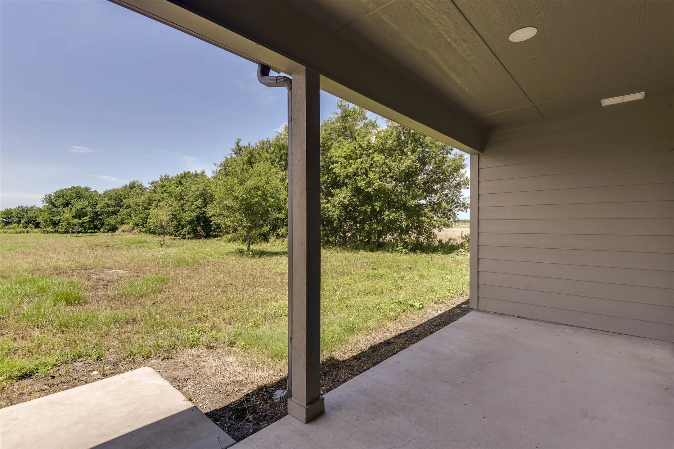 Quadruplex For Rent in Ellis County , 219 Davenport, Italy, Texas 76651, 2 Bedroom, 2 Bathroom, Garage spaces, 963 Sqft, built in 2022, mls#21373558, Real Estate Agent in Italy, Homes For Rent in Ellis county, Homes For Rent in Italy, Realtor in Italy Texas, Real Estate Brokerage Independent Realty Texas, Luminita Cordes Realtor