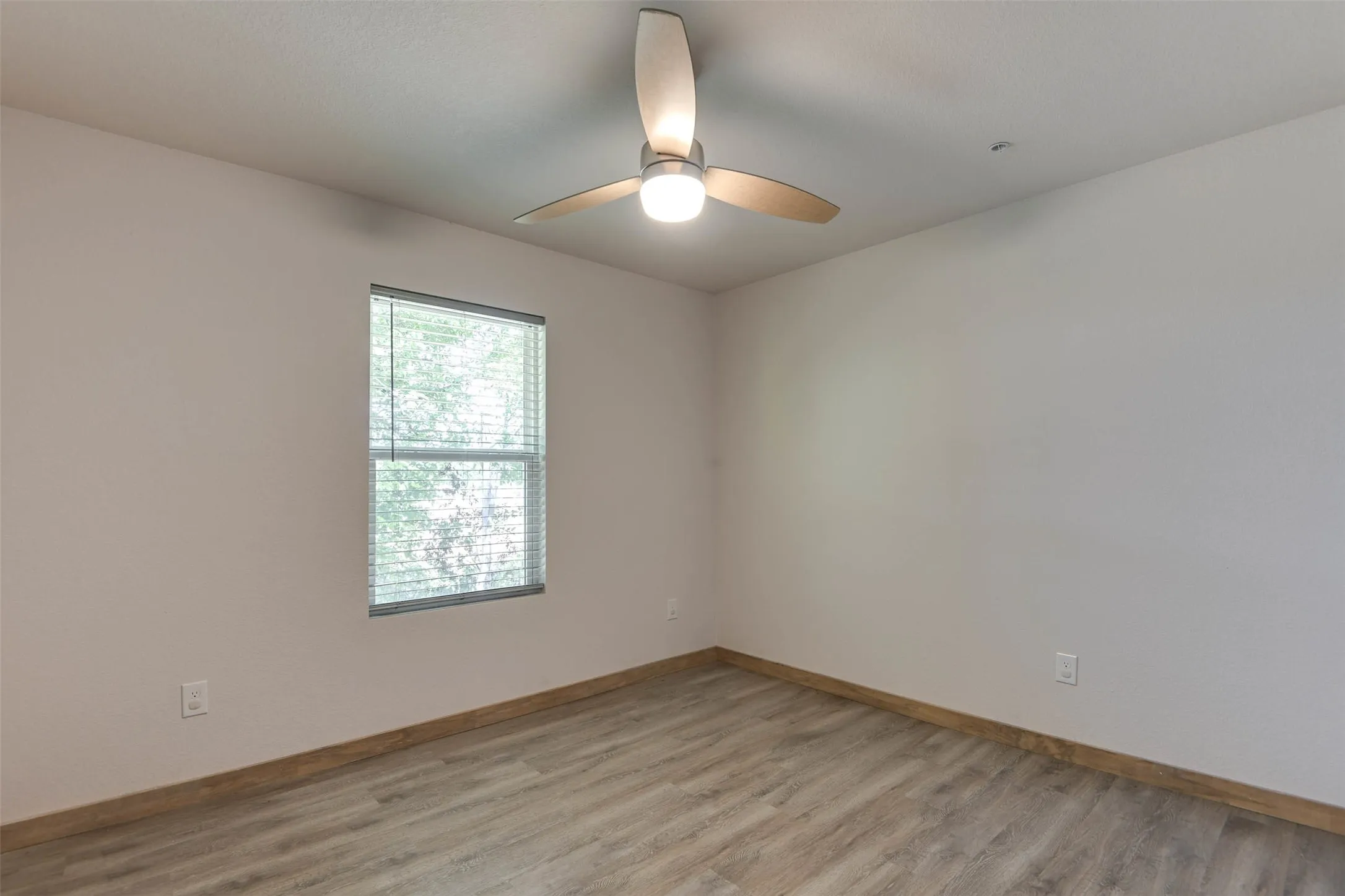 Quadruplex For Rent in Ellis County , 219 Davenport, Italy, Texas 76651, 2 Bedroom, 2 Bathroom, Garage spaces, 963 Sqft, built in 2022, mls#21373558, Real Estate Agent in Italy, Homes For Rent in Ellis county, Homes For Rent in Italy, Realtor in Italy Texas, Real Estate Brokerage Independent Realty Texas, Luminita Cordes Realtor