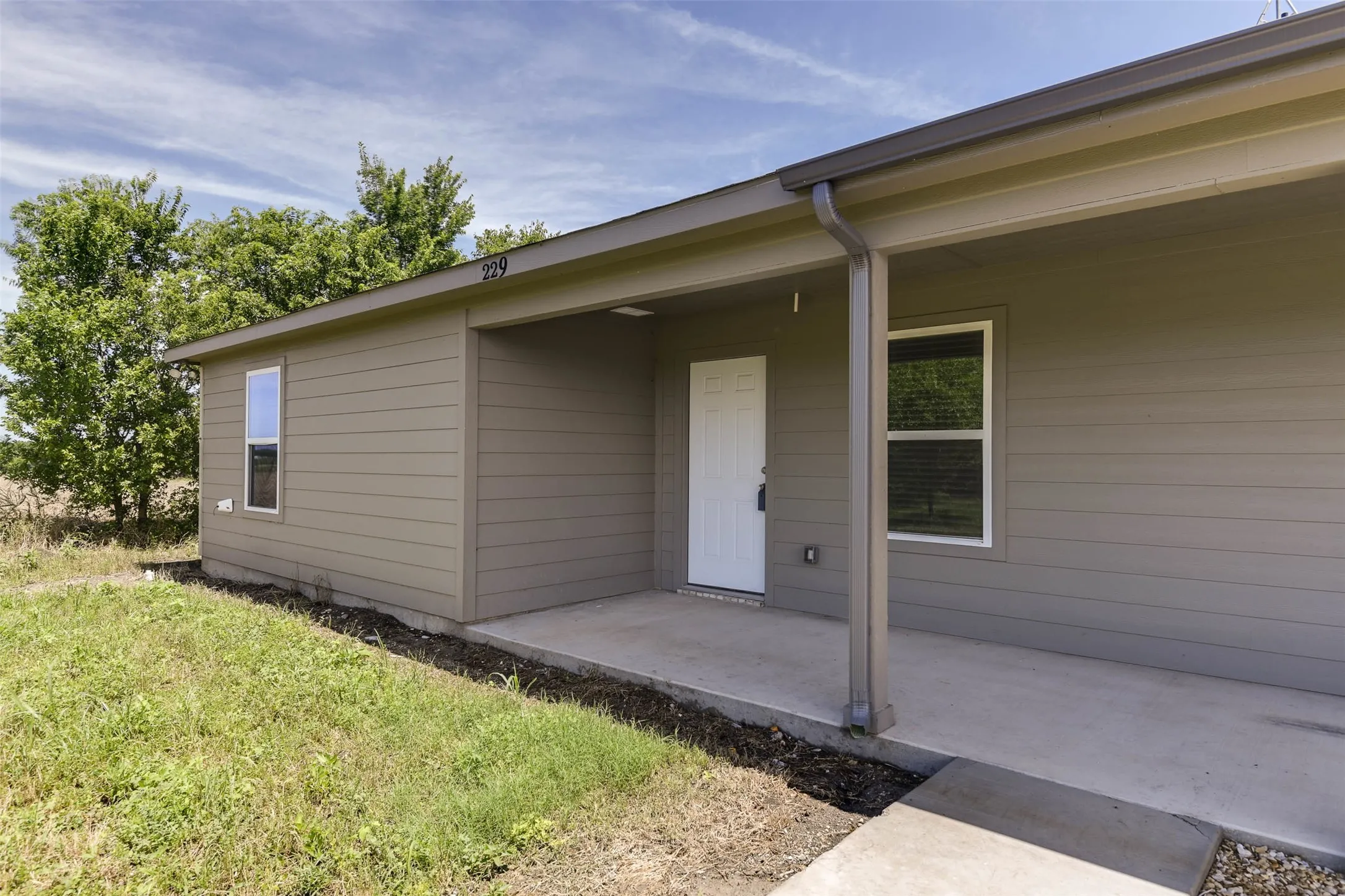 Quadruplex For Rent in Ellis County , 219 Davenport, Italy, Texas 76651, 2 Bedroom, 2 Bathroom, Garage spaces, 963 Sqft, built in 2022, mls#21373558, Real Estate Agent in Italy, Homes For Rent in Ellis county, Homes For Rent in Italy, Realtor in Italy Texas, Real Estate Brokerage Independent Realty Texas, Luminita Cordes Realtor