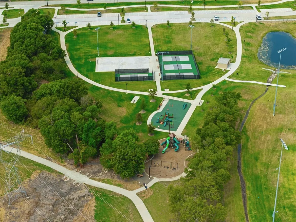 Lakewood community park with 2 playgrounds, pickleball courts, basketball court, and hike and bike trails