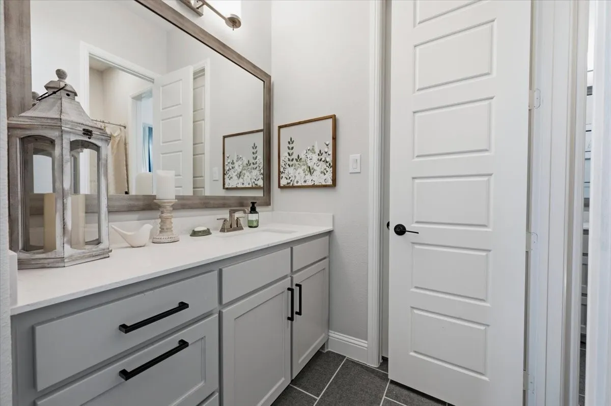 Each bedroom has it's own vanity walk in closet