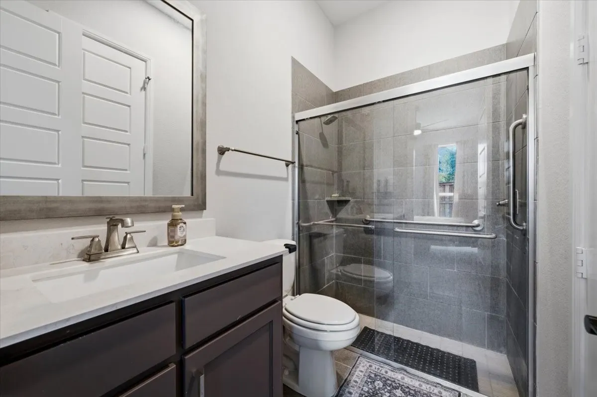 Ensuite bath to BdRm 2 with step in shower
