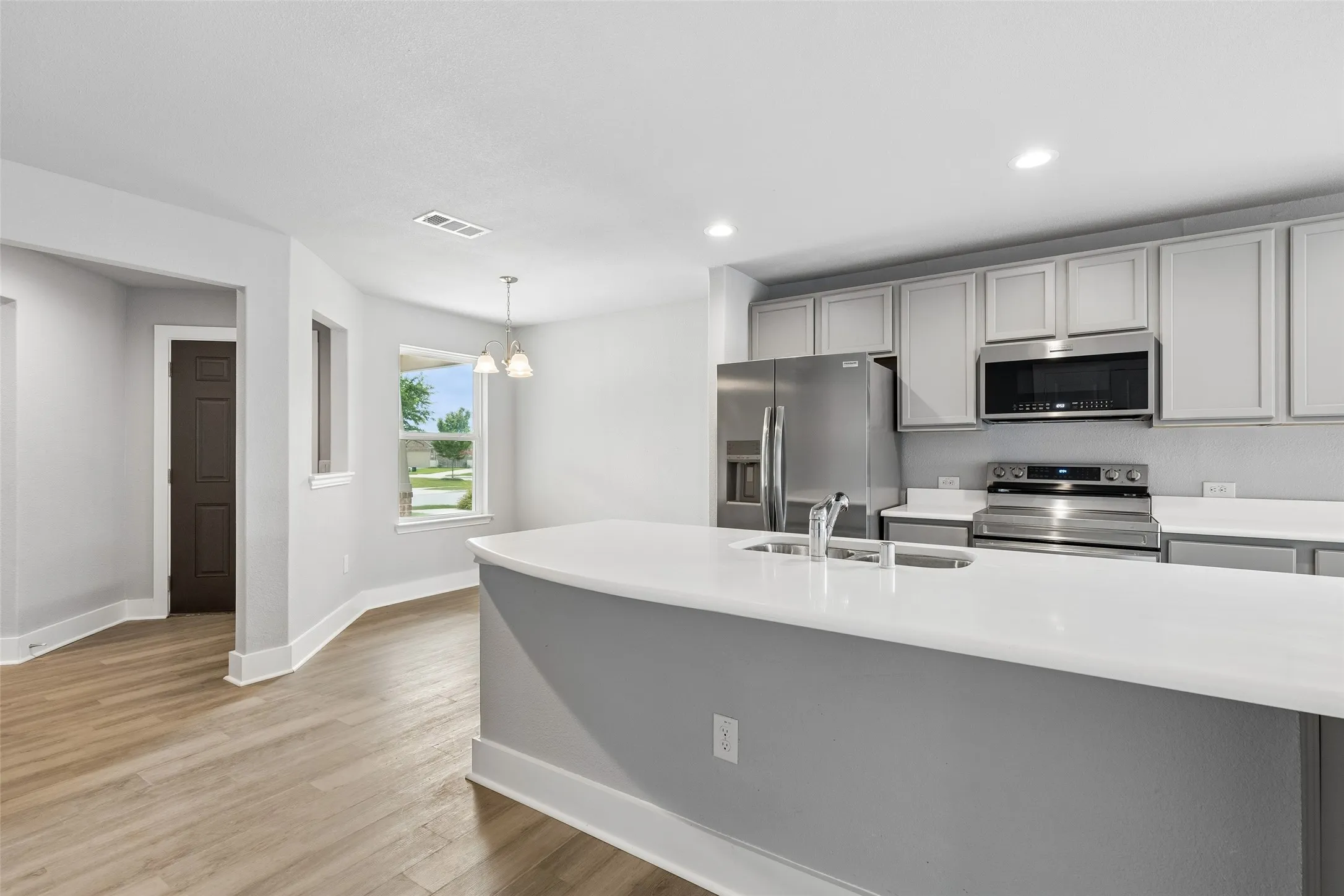 Stunning, light and bright kitchen with plenty of storage and countertop space. New stainless steel appliances.